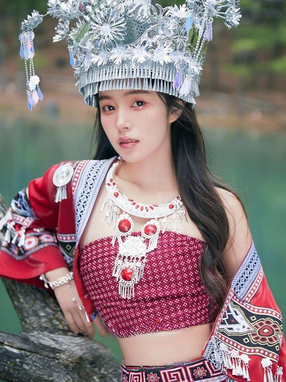 来苗疆做个蛊惑人心的美女吧