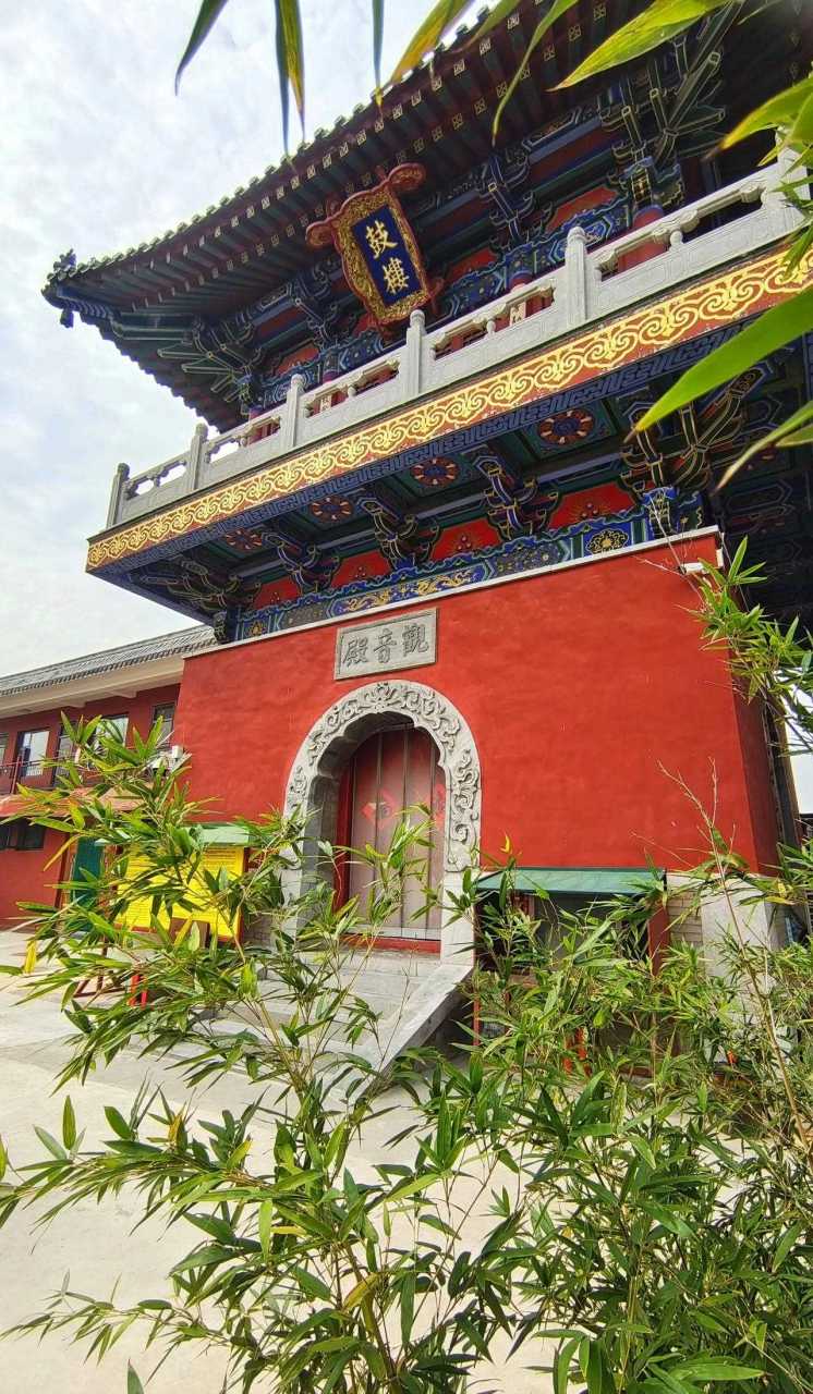 河南新乡定国禅寺,为河南省七大佛寺之一.