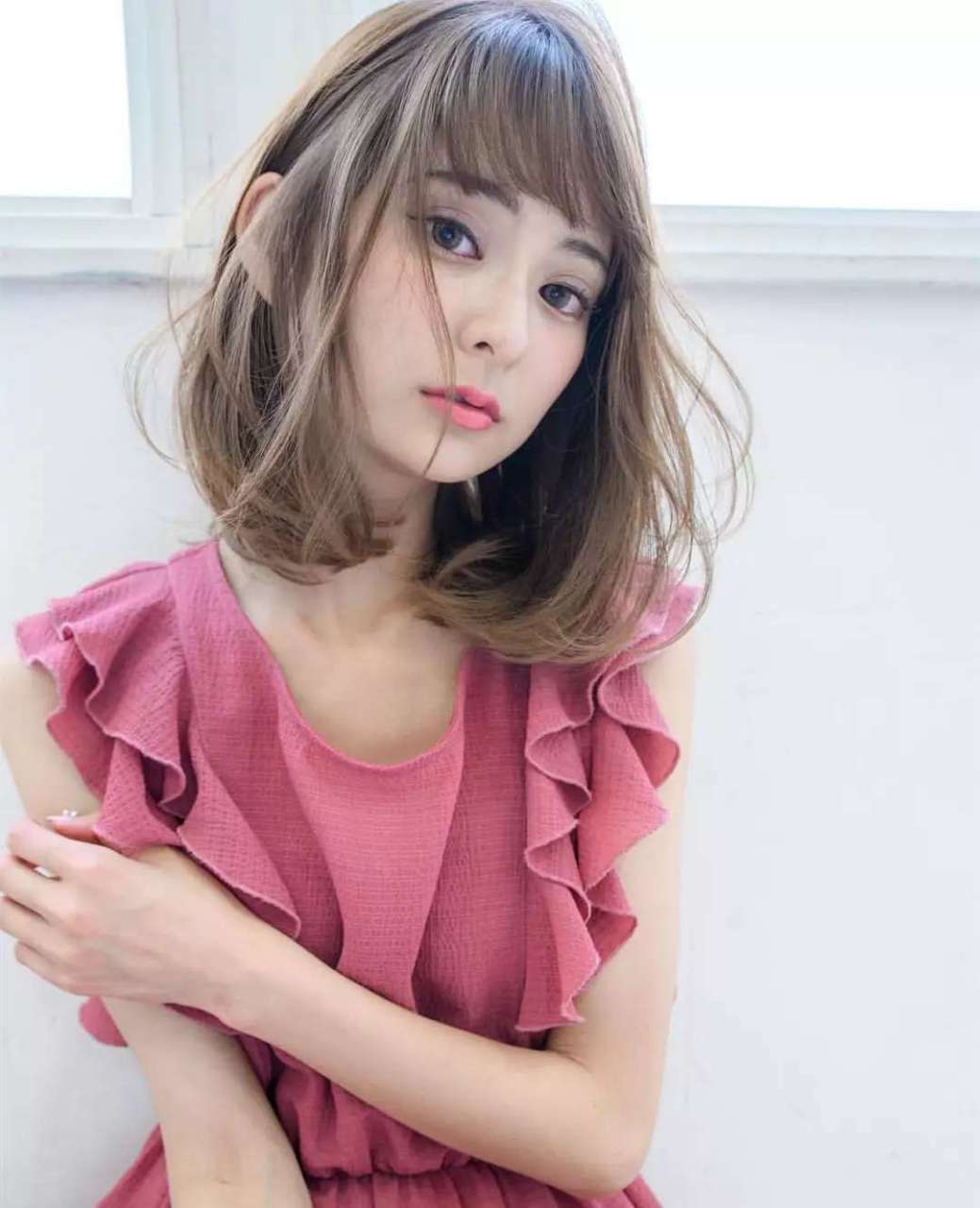 清新时尚的齐肩微卷发 #百度国潮季# 夏天到了,一款清新时尚的齐肩微