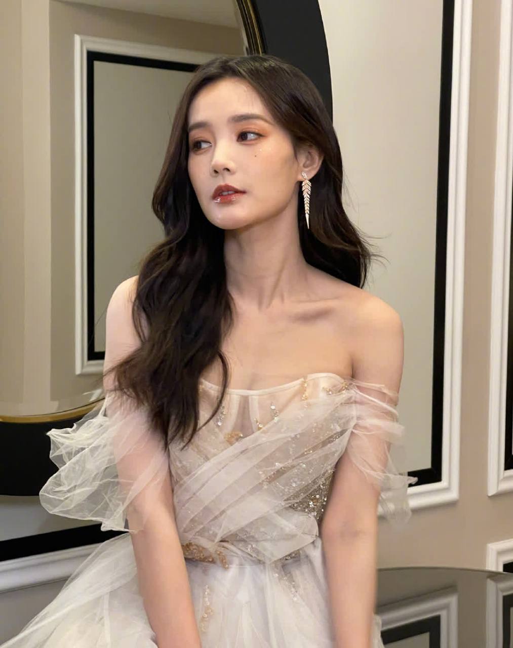 李艺彤高清壁纸头像(六十一)【期待】