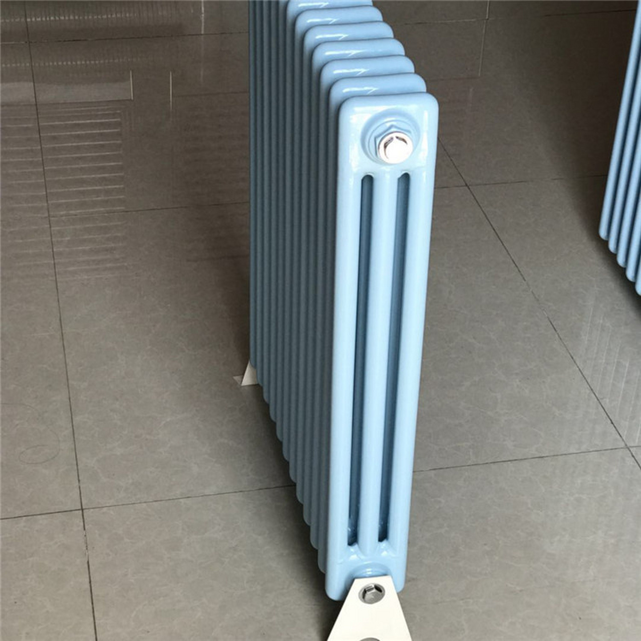 家用钢制三柱暖气片 钢制散热器,他的材质是低碳钢,这样的钢材含碳量