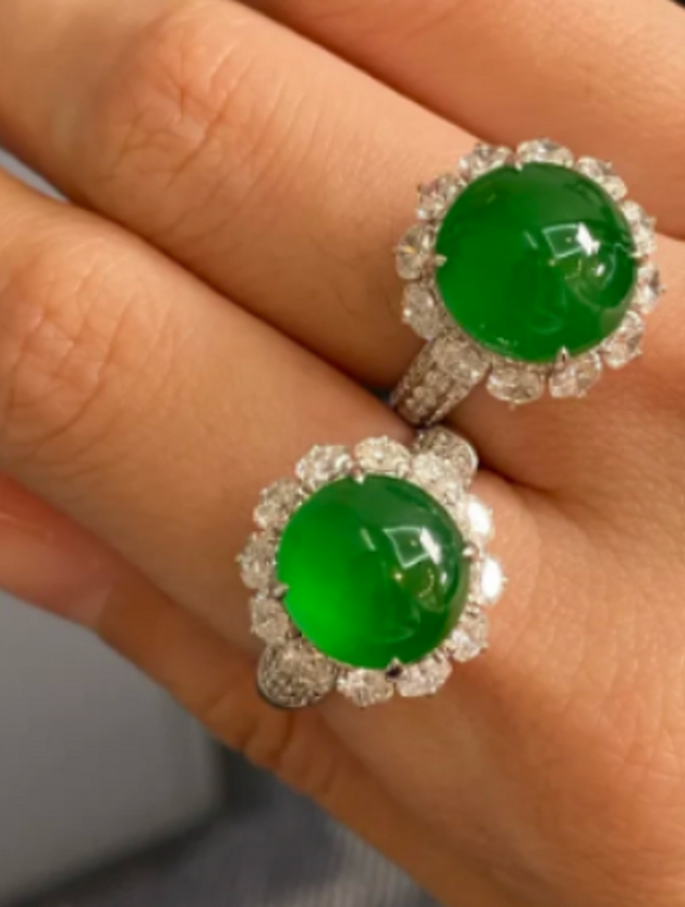 点击头像看直播##翡翠#两枚圆形的戒指,一枚种好,一枚色浓