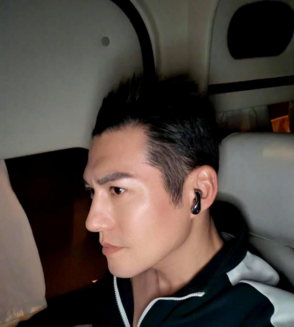 严屹宽的鼻子真的很挺,他真是一位古装美男.