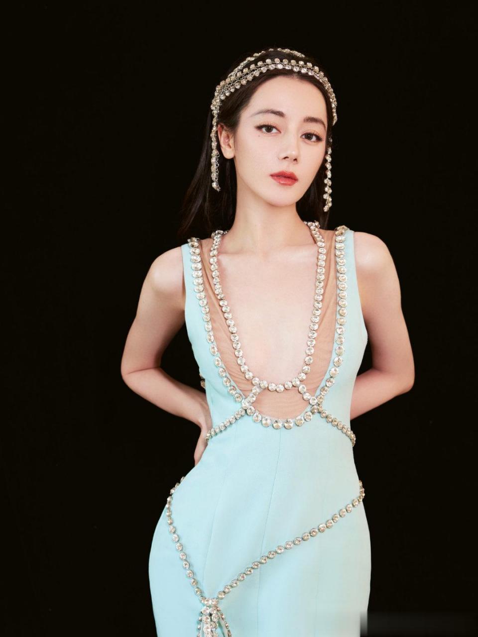 迪丽热巴深v裙花絮视频  迪丽热巴人鱼公主视频 热巴怎么这么美啊