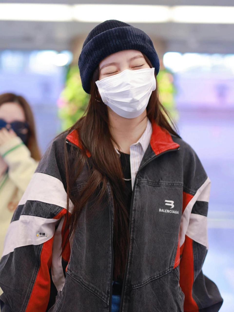 宋妍霏穿搭私服同款 女明星穿搭同款私服 look: 衬衫:clutoo 外套