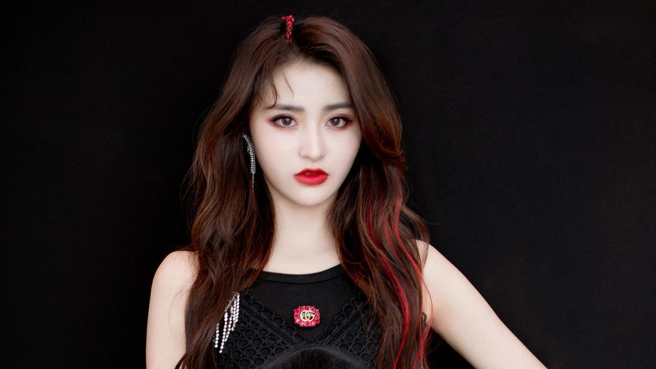 金子涵流苏舞台装性感图片