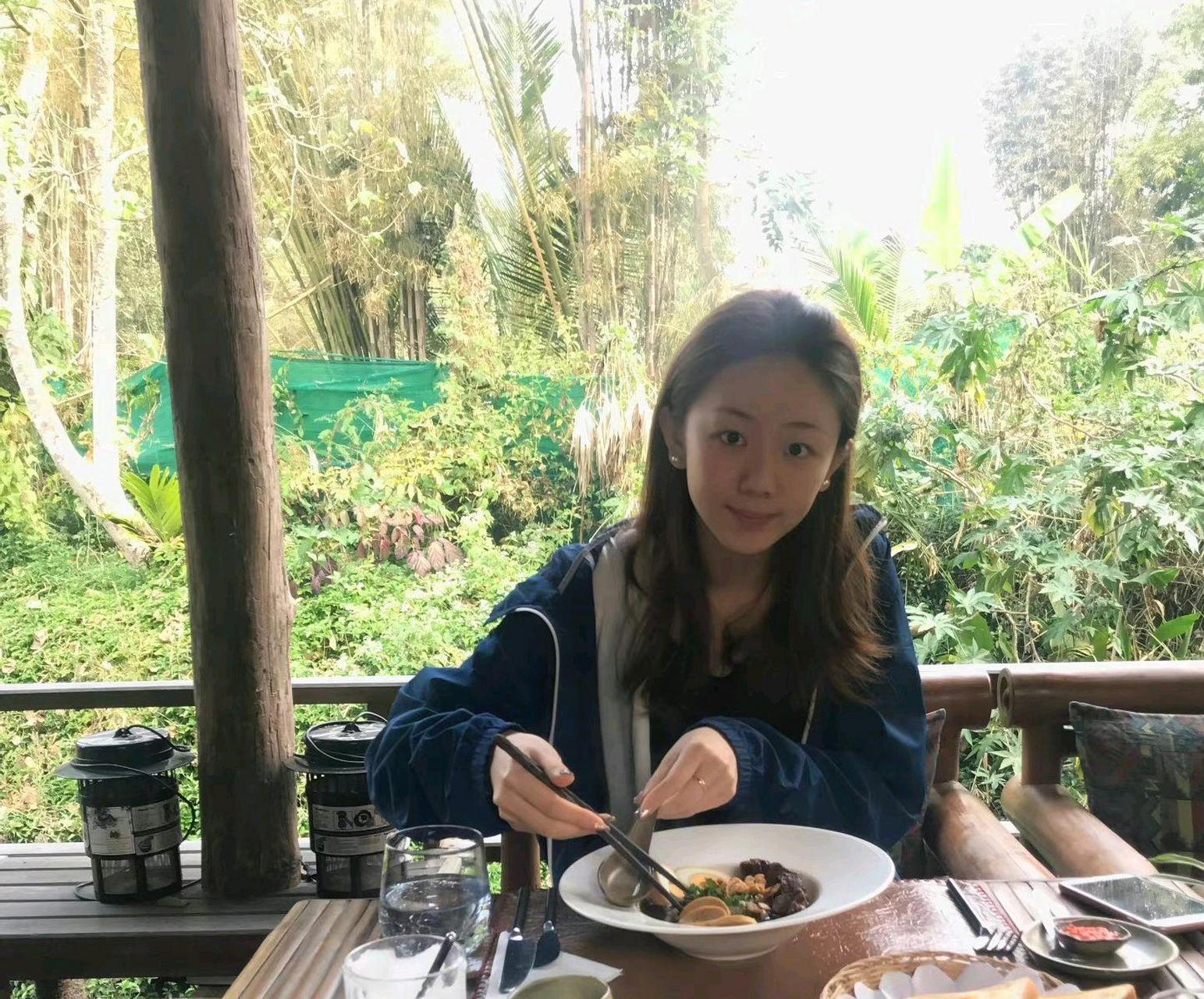 歌手许嵩的女朋友好漂亮啊. !