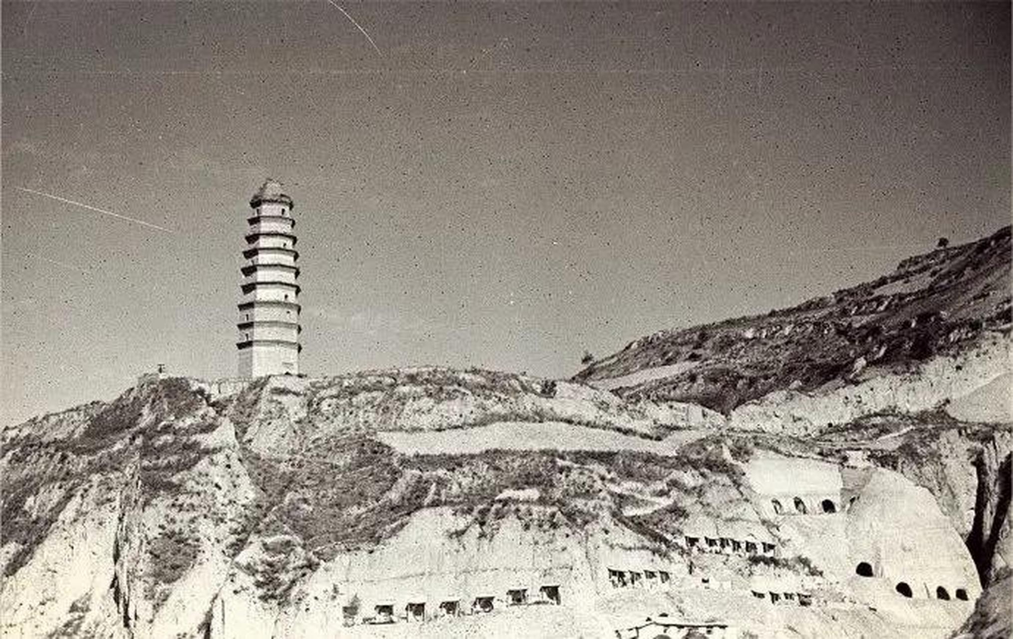 领动计划# 1944年陕西省延安市老照片:宝塔山,延安宝塔山(又称嘉陵山