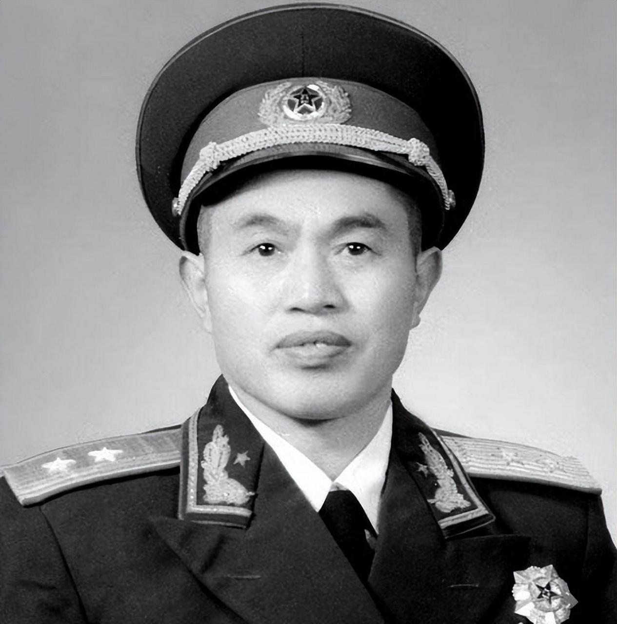 皮定均将军是安徽金寨县代家岭人,15岁参加了红军,到建国后,已经有20