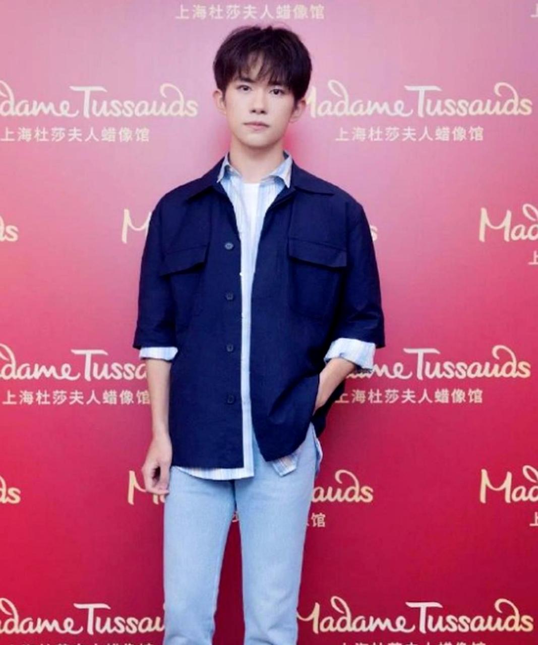 上海杜莎夫人蜡像馆的易烊千玺双人蜡像,制作水平非常出色.