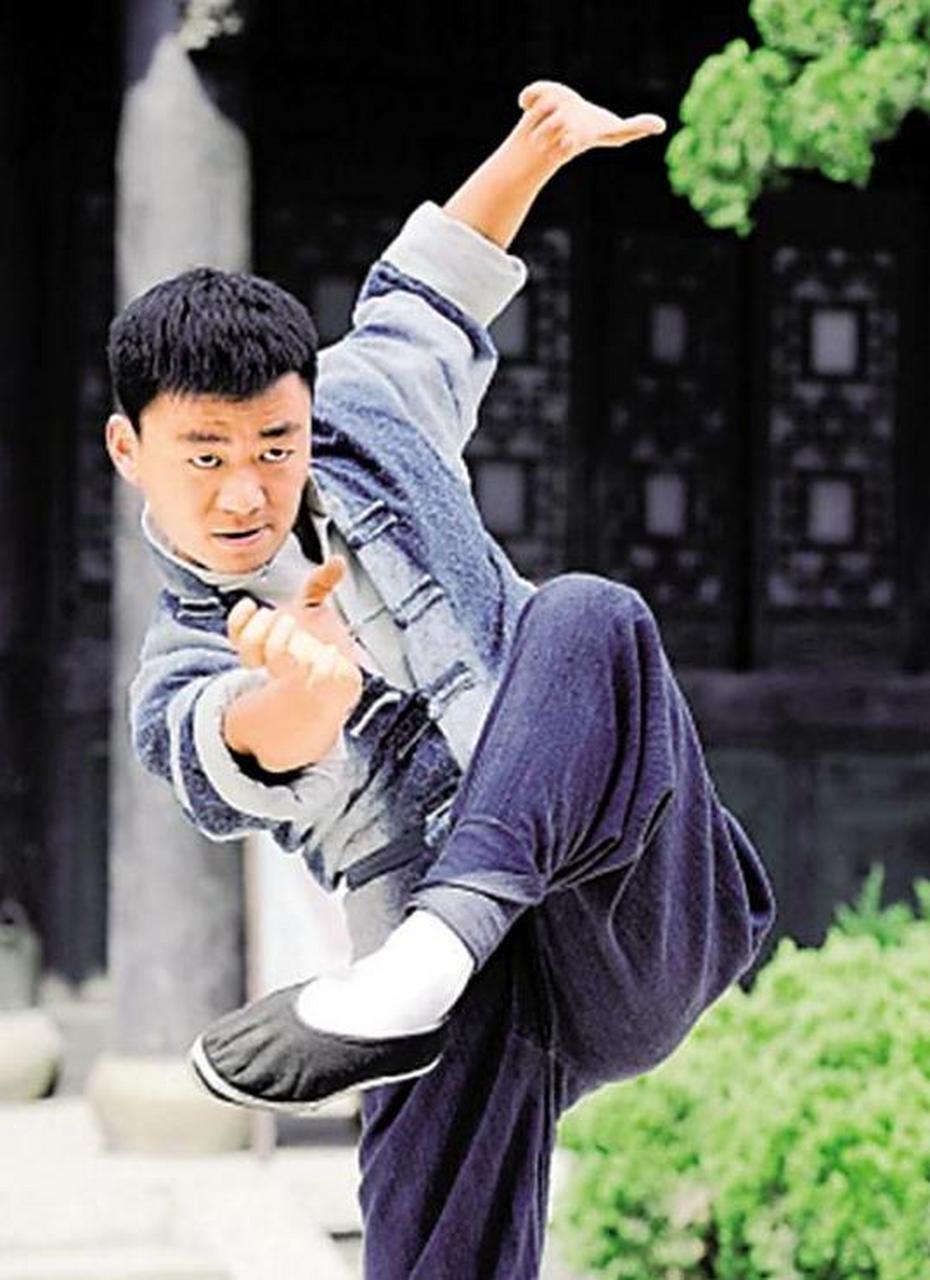 功夫男星被戴绿帽,老婆和三儿在别墅被抓现行,三儿竟是他的同行 功夫