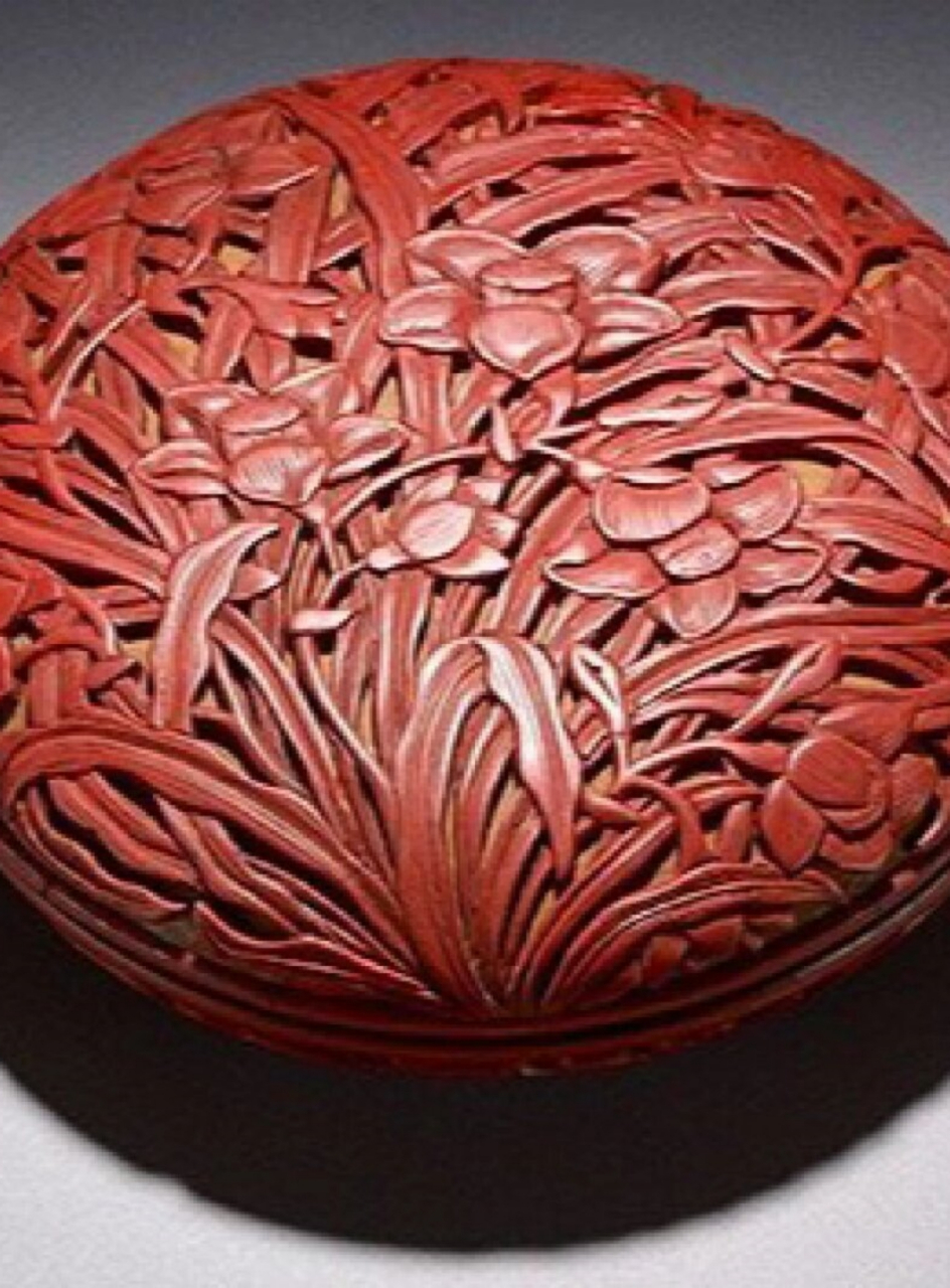 "水仙纹"是中国传统寓意纹样之一,指以中国水仙花为主题的纹样,寓意