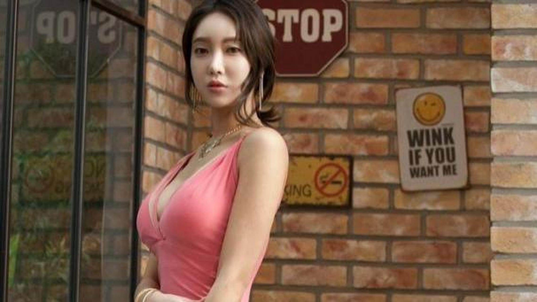 美女粉色开叉长裙,优雅美丽,性感大方!