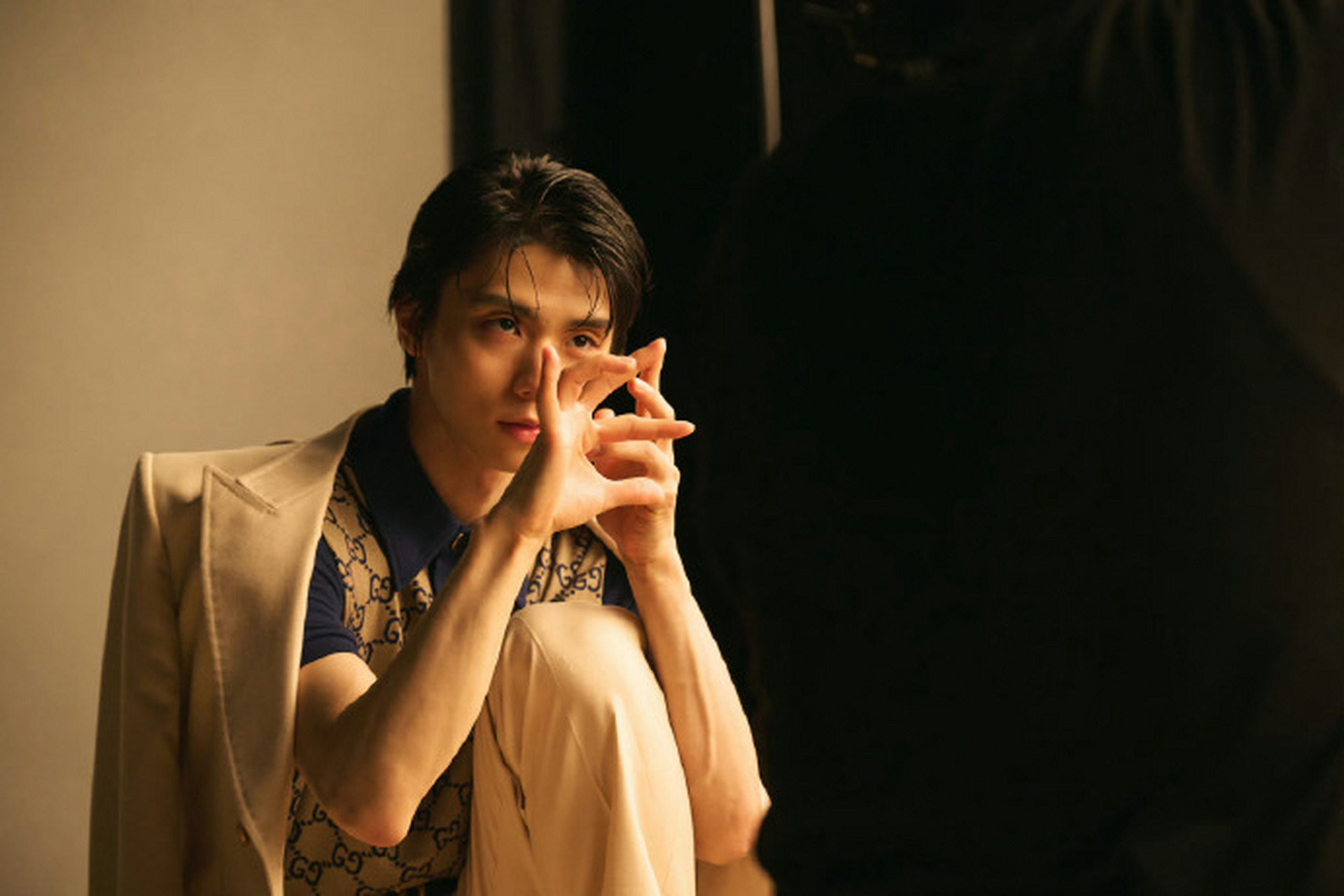 羽生结弦# elle杂志封面拍摄花絮图