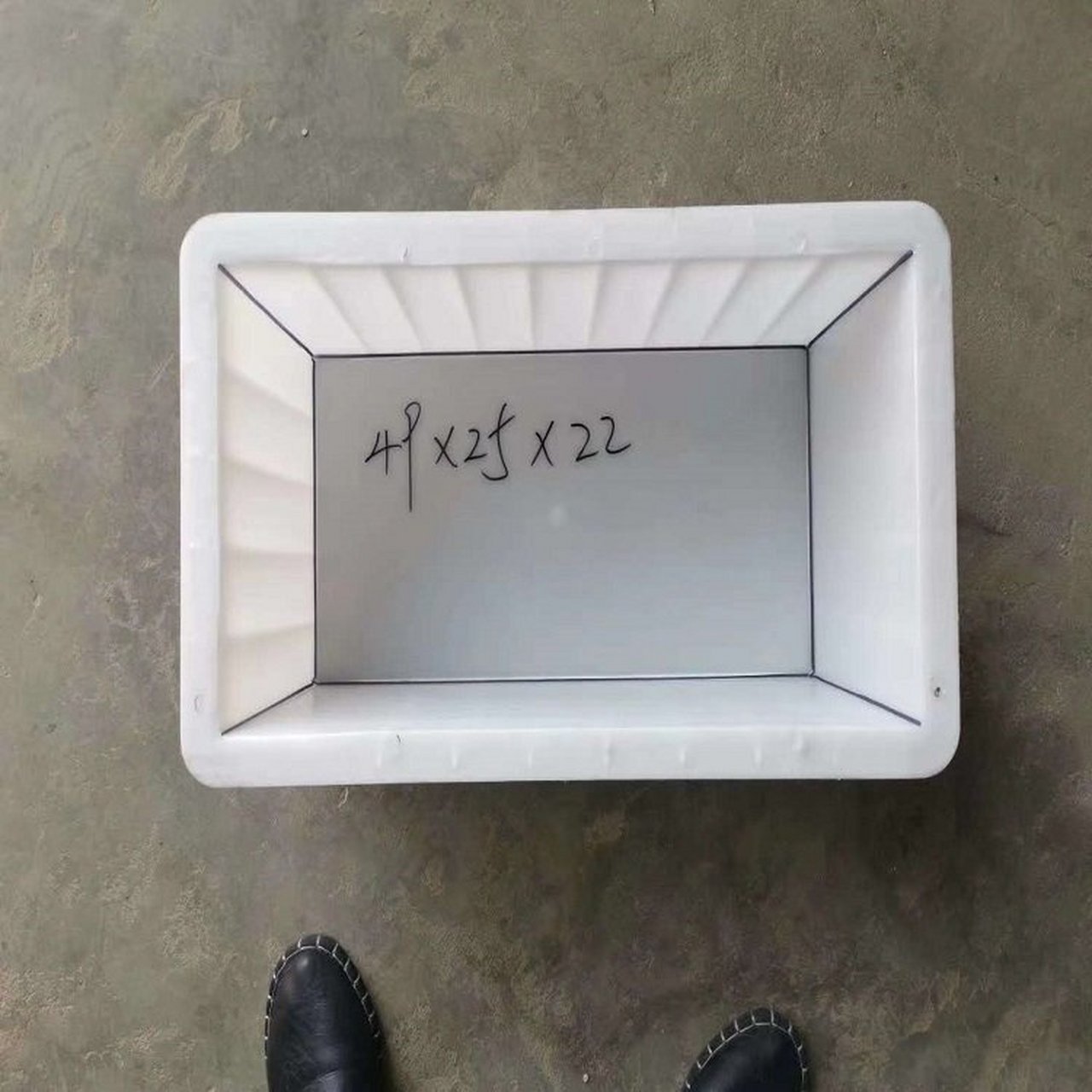 呤浅鞘薪ㄉ柚猩路沿石的一种工具,是用来生产水泥预制路沿石的模具