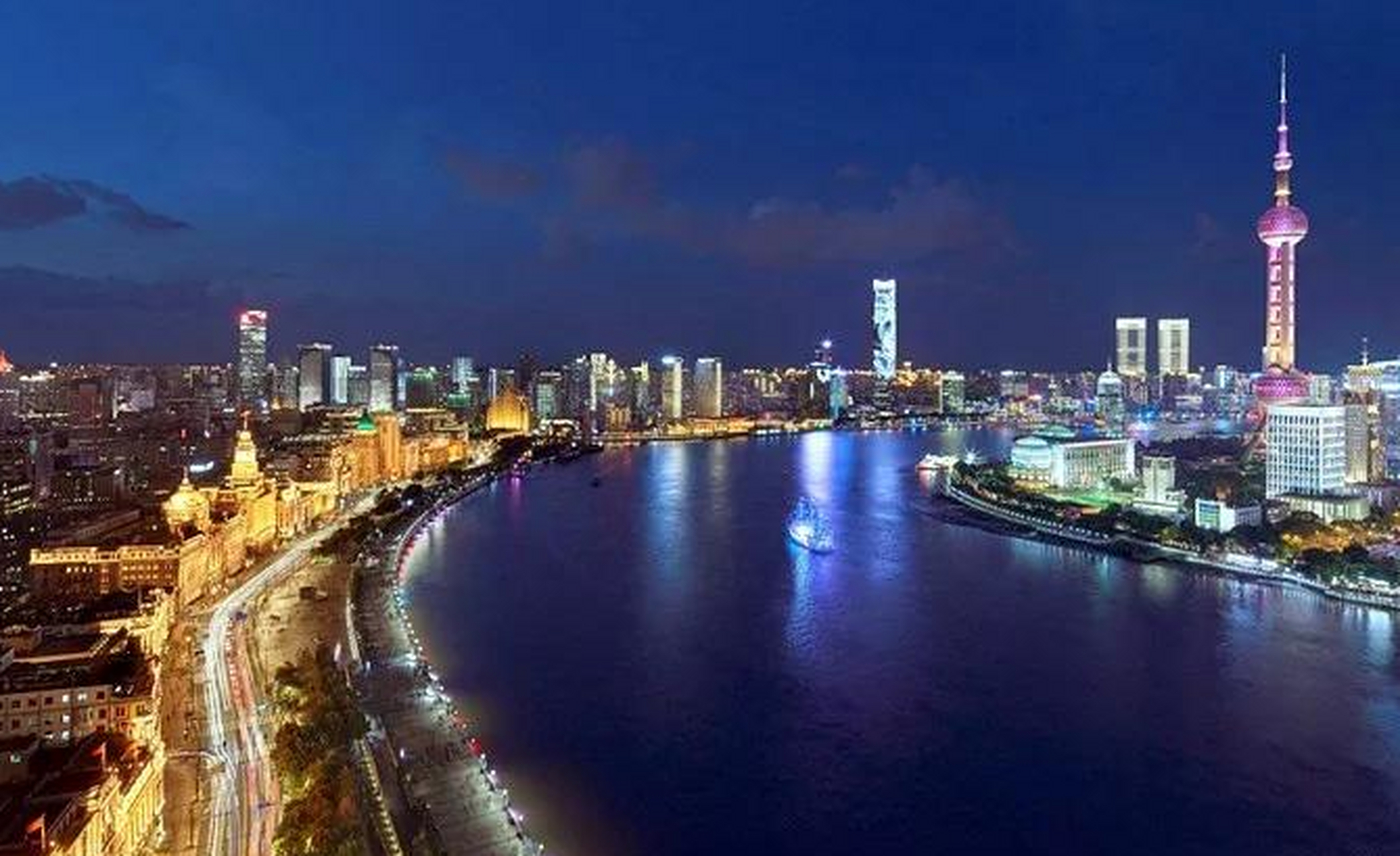 嬉行记# 外滩,作为上海最有名的景点之一,是无数游客梦寐以求的目的