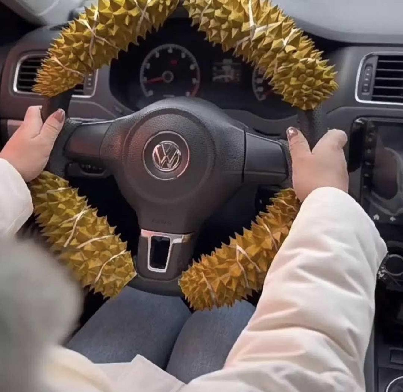 方向盘这么防滑    #趣图搞笑#[捂脸]