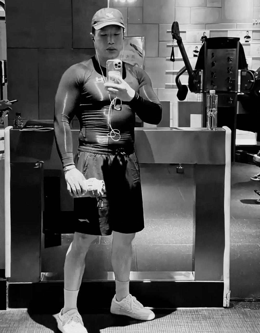 作为德云社的健身担当, 你觉得他的这身腱子肉 可以当好健身教练吗?