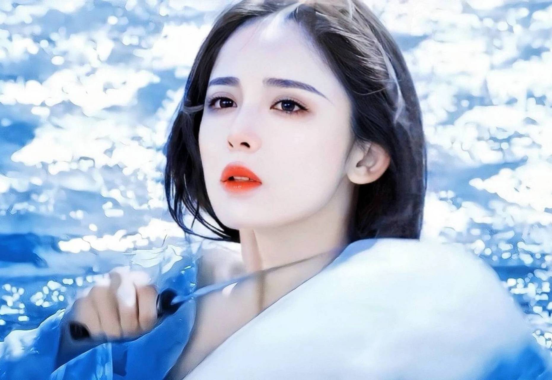 古力娜扎和孟子义我都好喜欢啊!两家粉丝没必要撕吧.她俩真的很像啊!