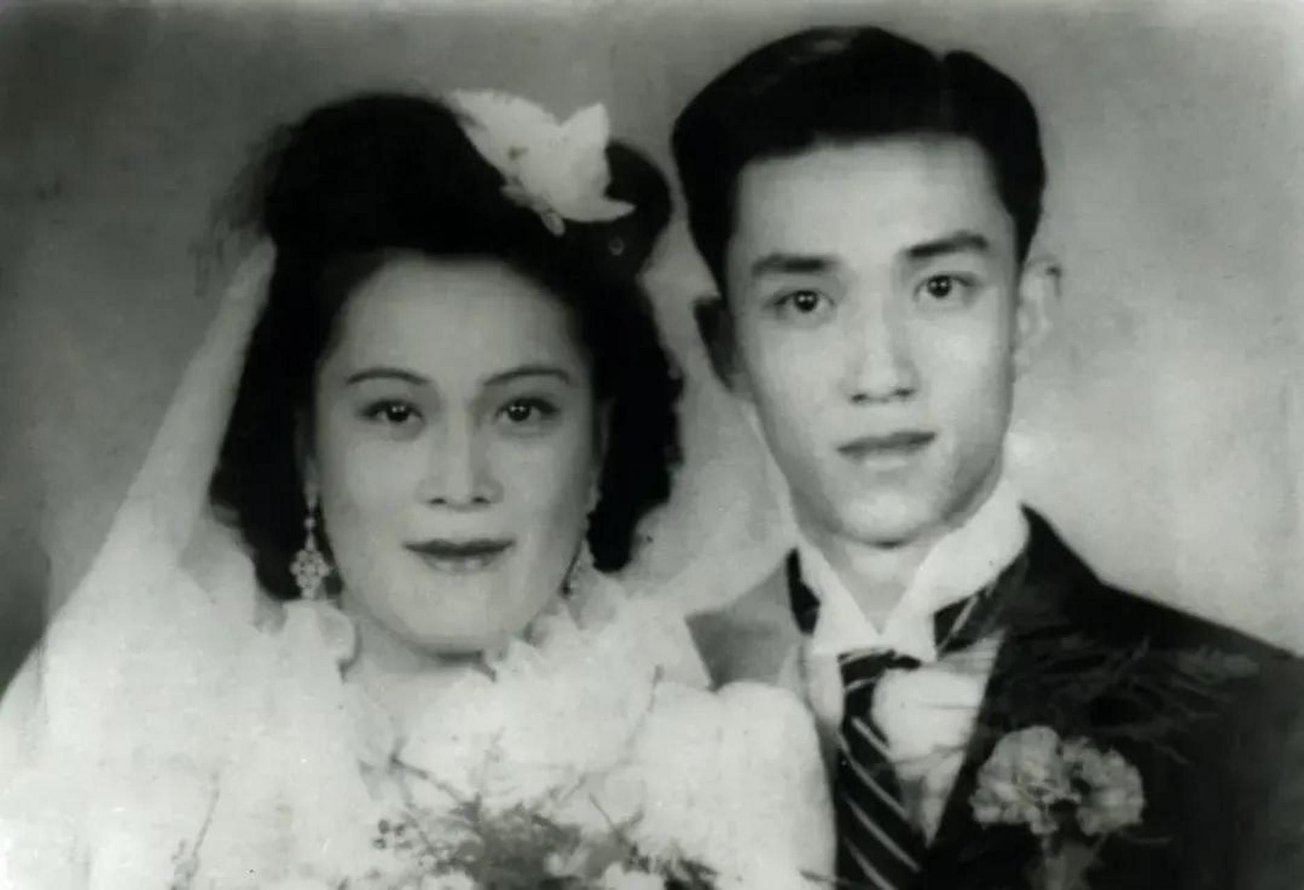 当年证婚人是著名剧作家洪深.