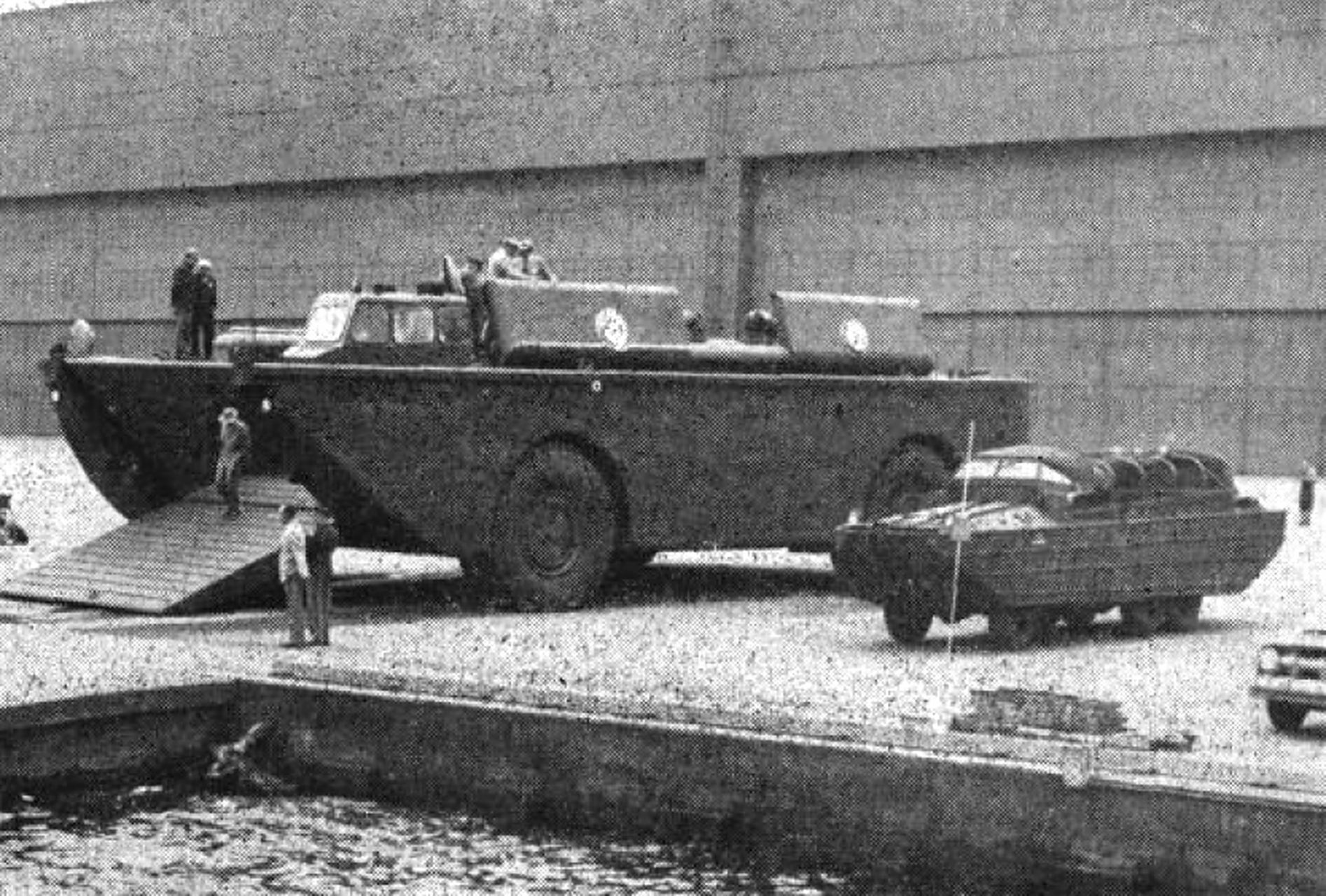 larc-lx和dukw两栖运输车,展示一下什么叫做袖珍