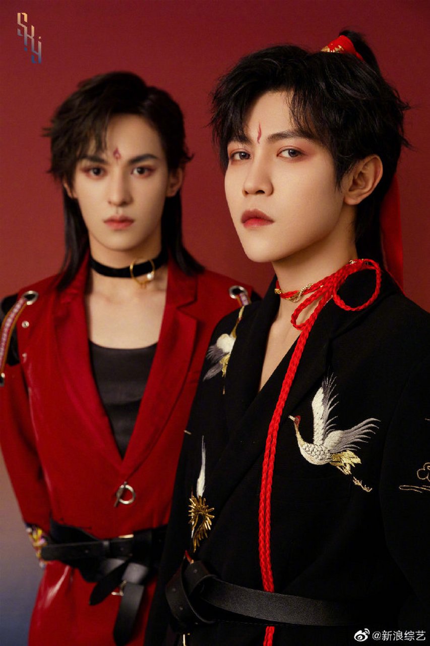 今晚的《金曲青春》开启家族间的rap battle环节,左叶与林陌搭档代表