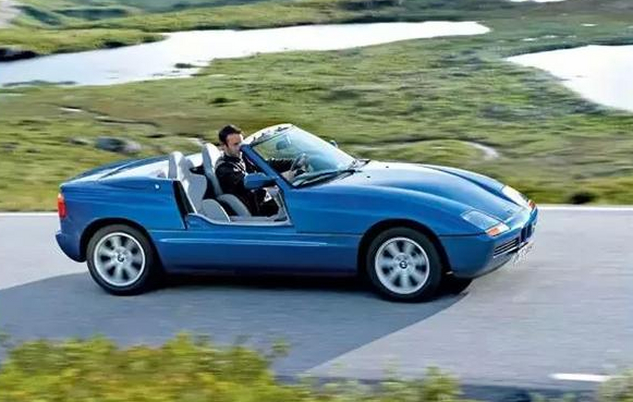 宝马z1听说过吗 它和目前其他车系的敞篷版有很大不同,是完全独立开发