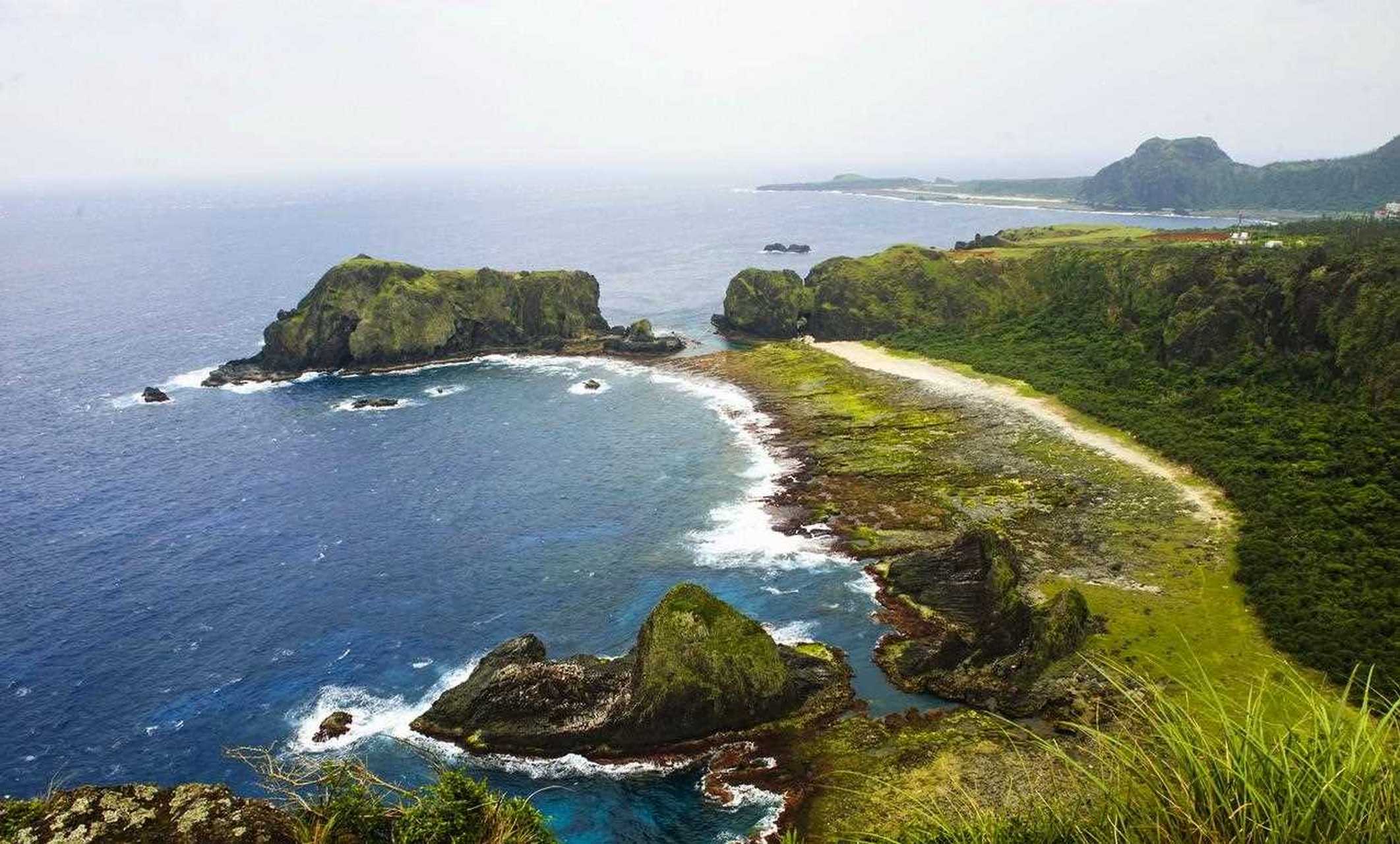 位于海峡两岸之间的澎湖,金门,马祖诸列岛,加上台湾东海岸太平洋上的