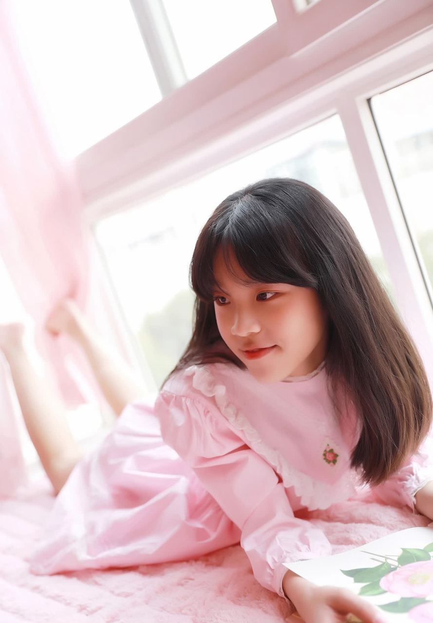 清纯可爱的13岁美少女[微笑]愿您们一生健康快乐!