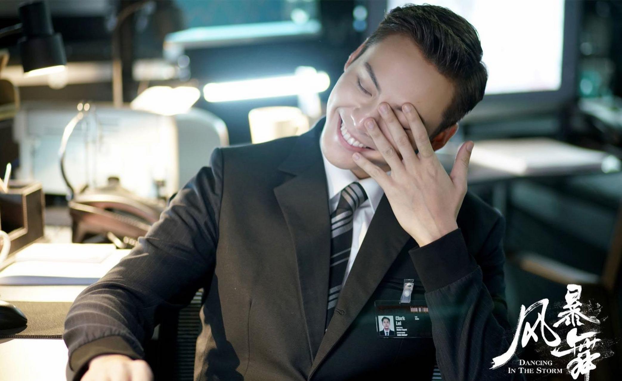 gif创作人# 陈伟霆娜扎《风暴舞》豆瓣评分只有4.