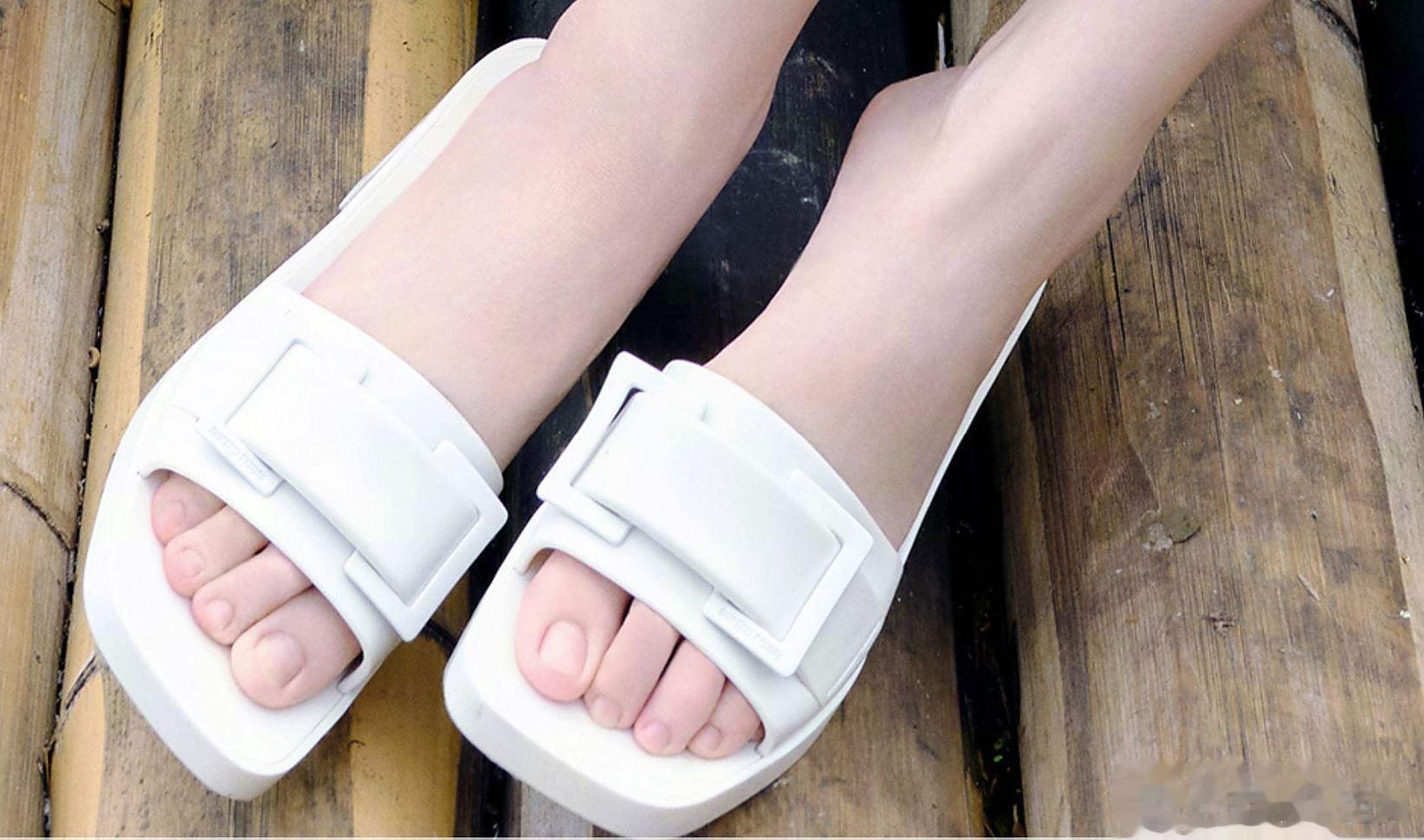 白鹿脚丫白又白