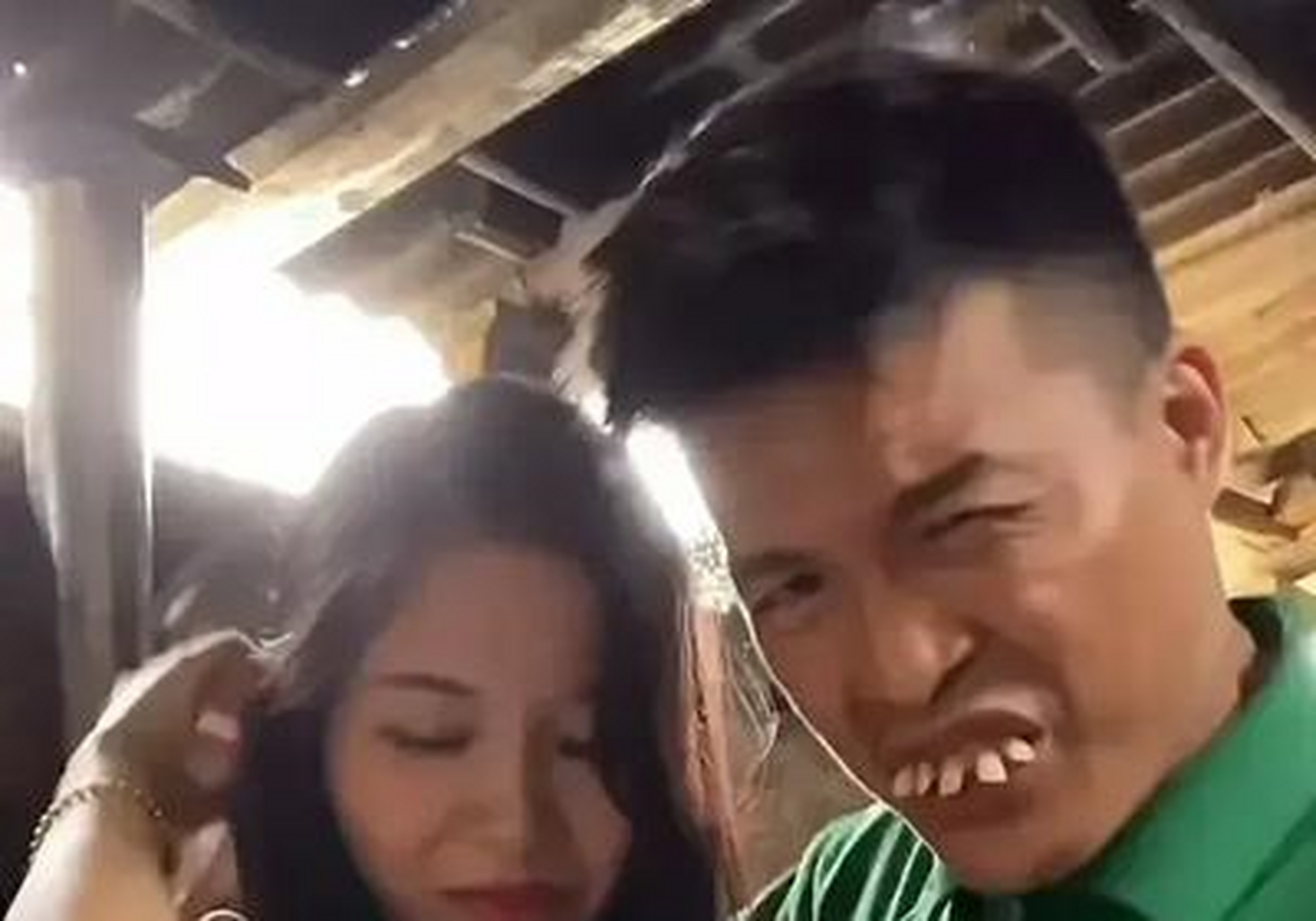 但是他利用自己奇特的牙齿 在抖音开启酥直播.