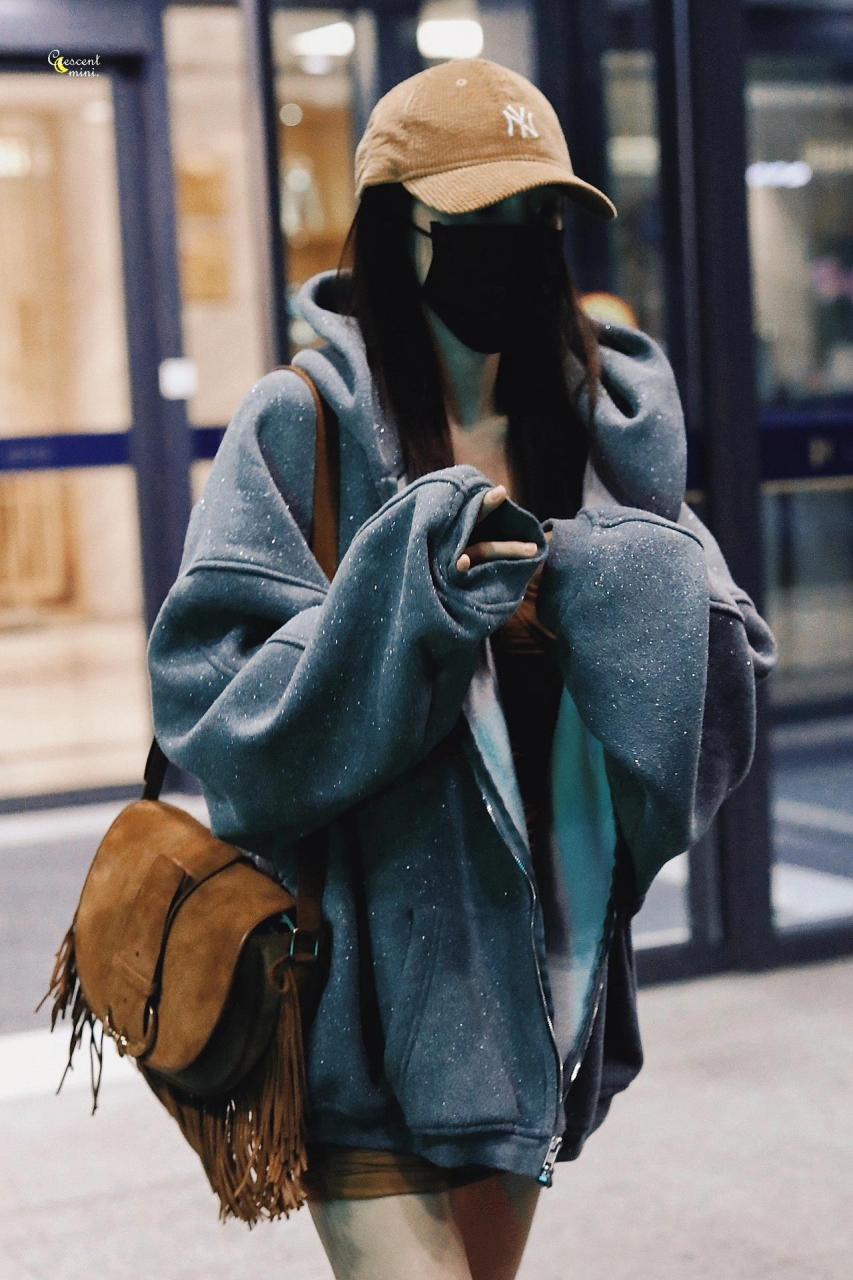 杨幂最新机场街拍私服同款,幂姐的秋冬穿搭最有看点!