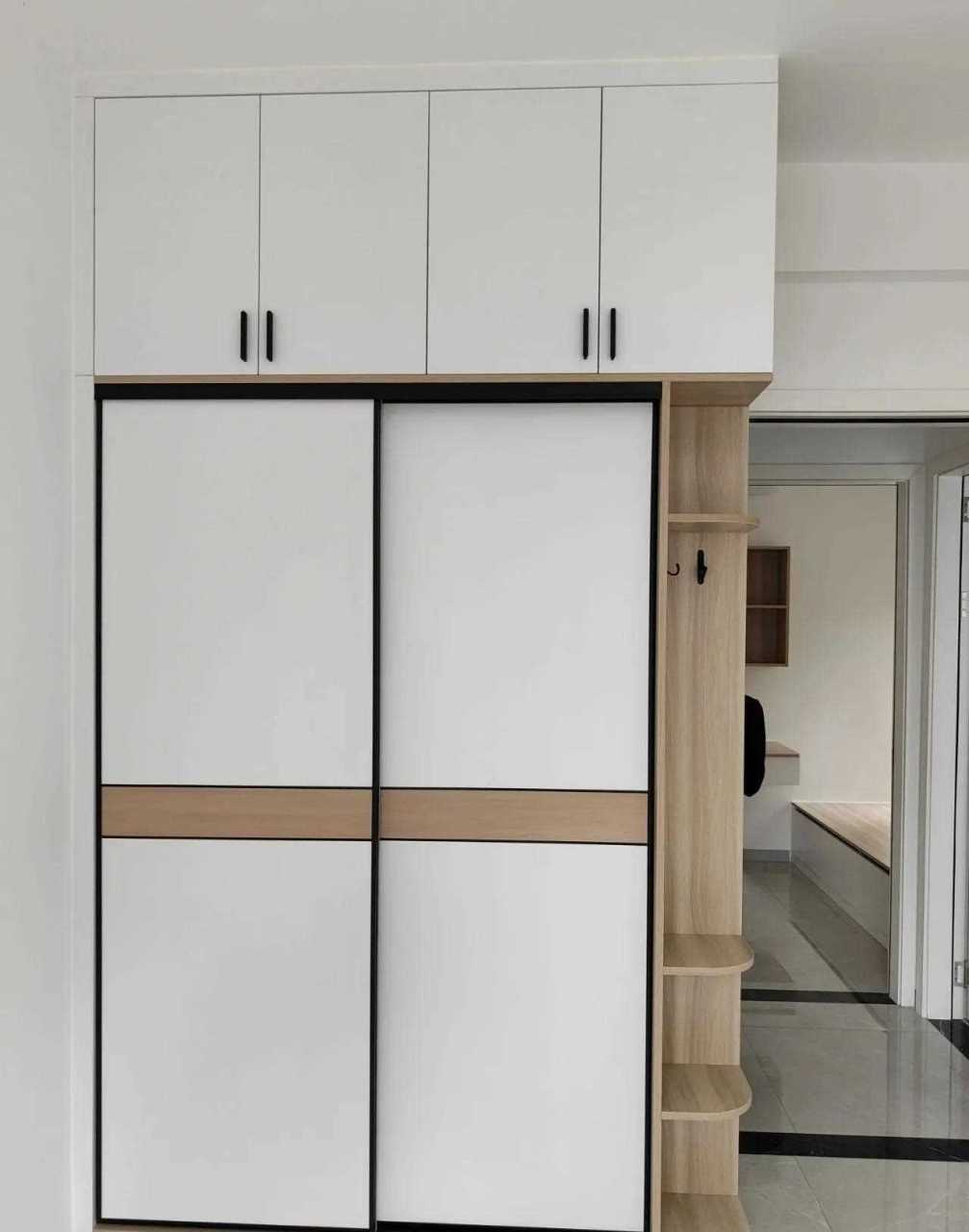 广州王先生全屋定制完工,兔宝宝生态板,柜体清雅酸枝,门板雾麻白,极简