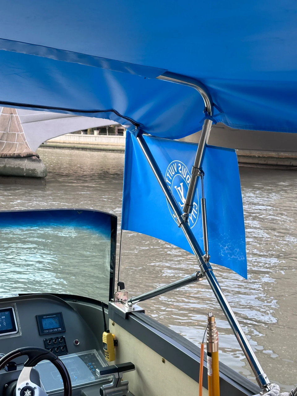 row row row your boat  登上louis vuitton的小船 出发去限时空间玩