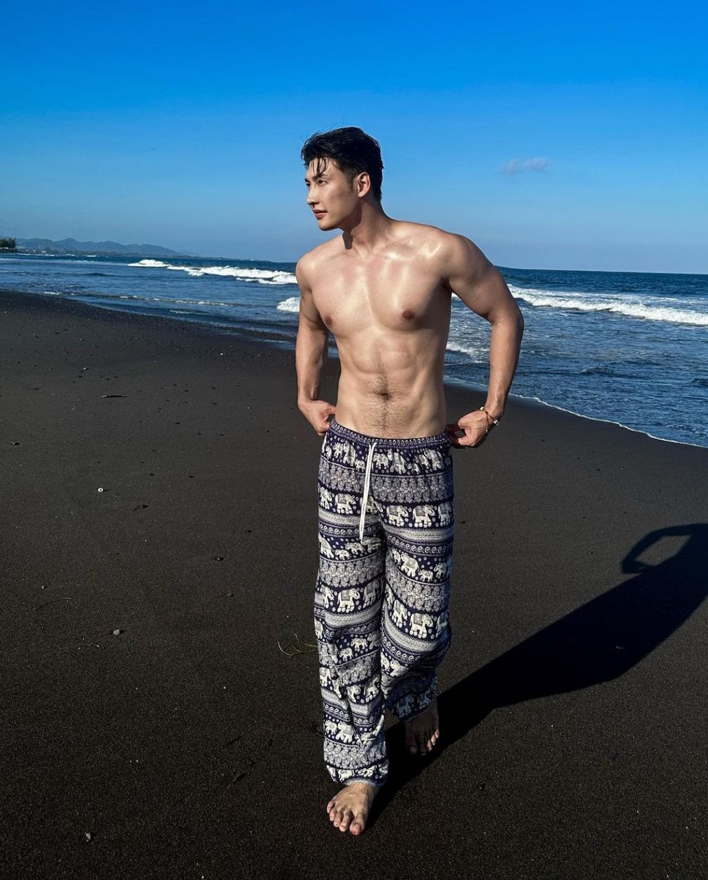 看过了黄子韬的胸毛,腹毛长得如此旺盛的男明星,还是头一回见