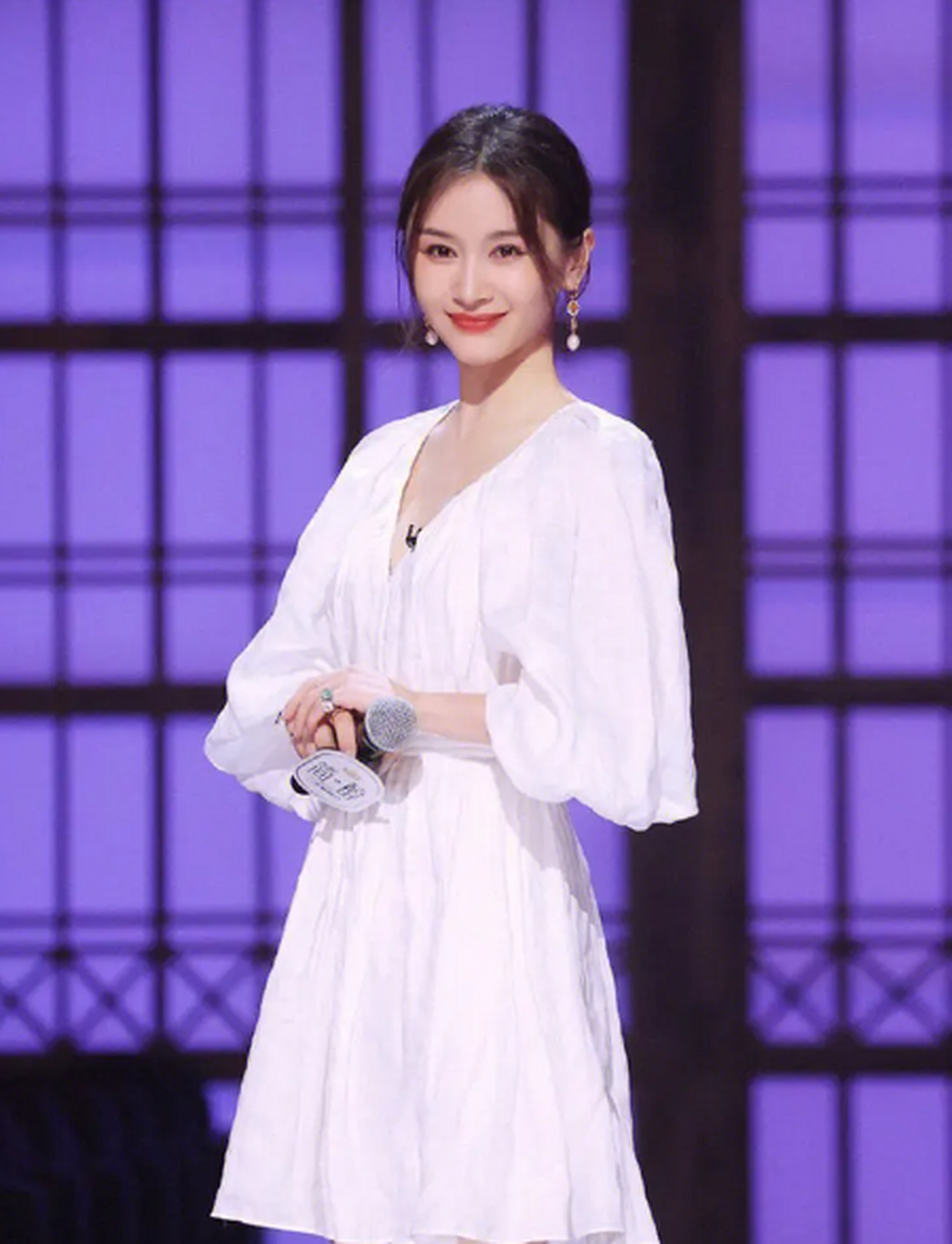 还记得真人秀怦然心动节目里,王子文和吴永恩一见钟情,陷入了甜蜜的