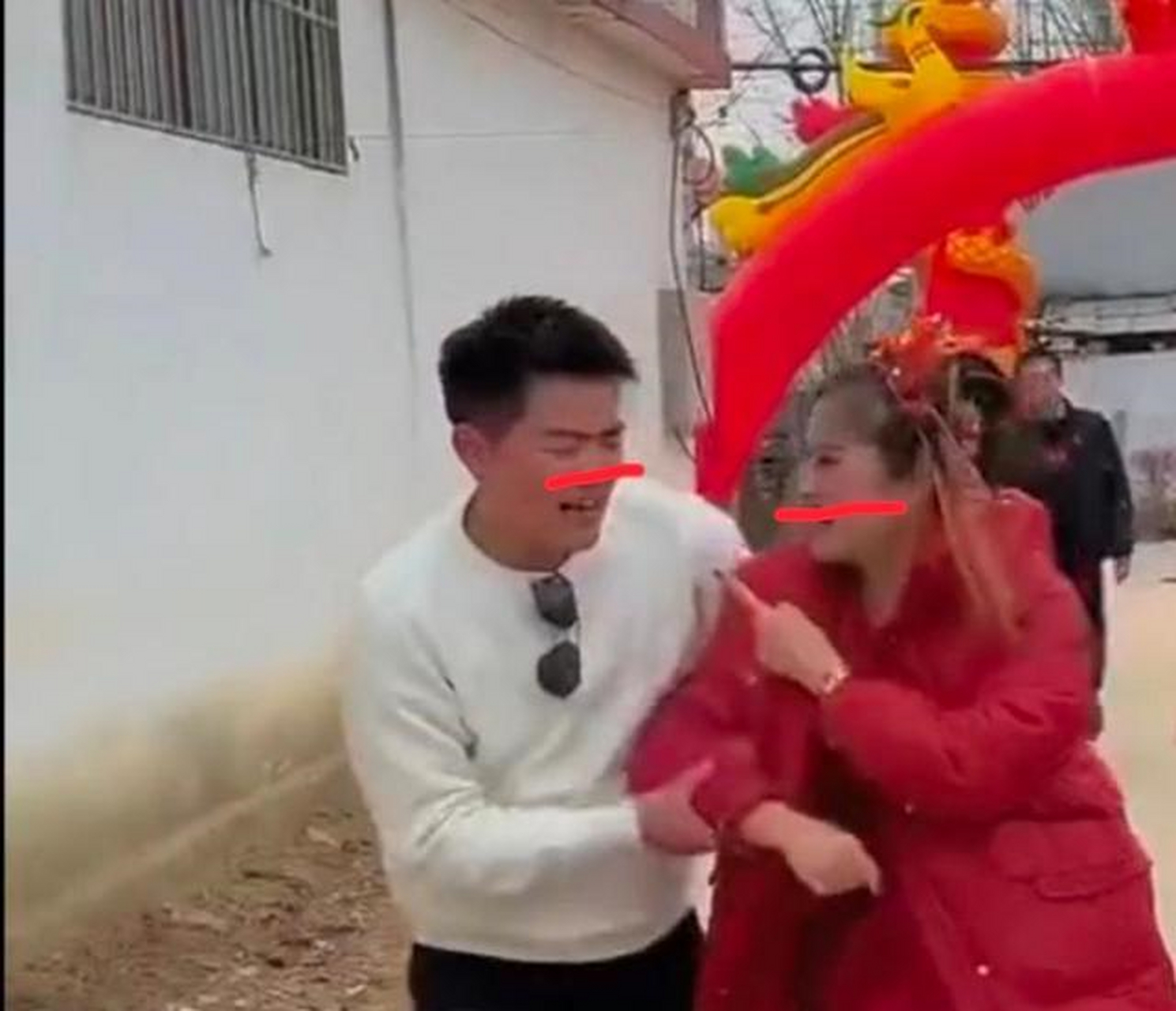 题记:有这样的兄弟,新郎官得当心了.