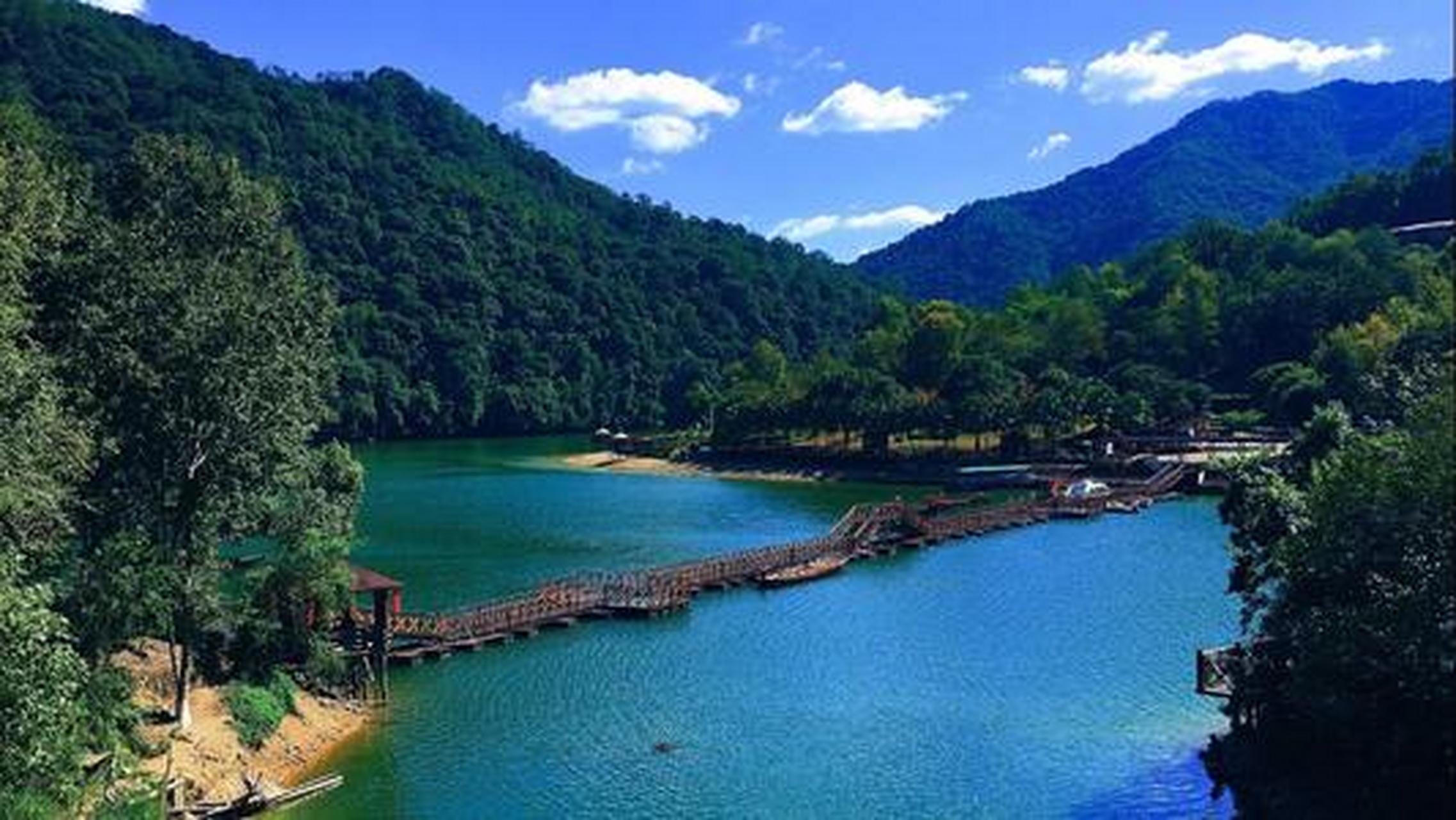 景区开通往返14公里的水面游览线路.