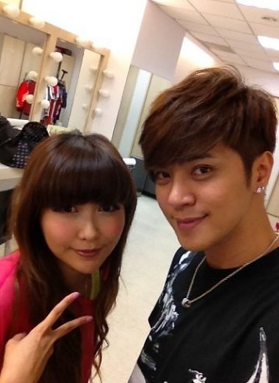 罗志祥看蝴蝶姐姐的眼神是爱吗,既有宠又有爱还有占有欲的!