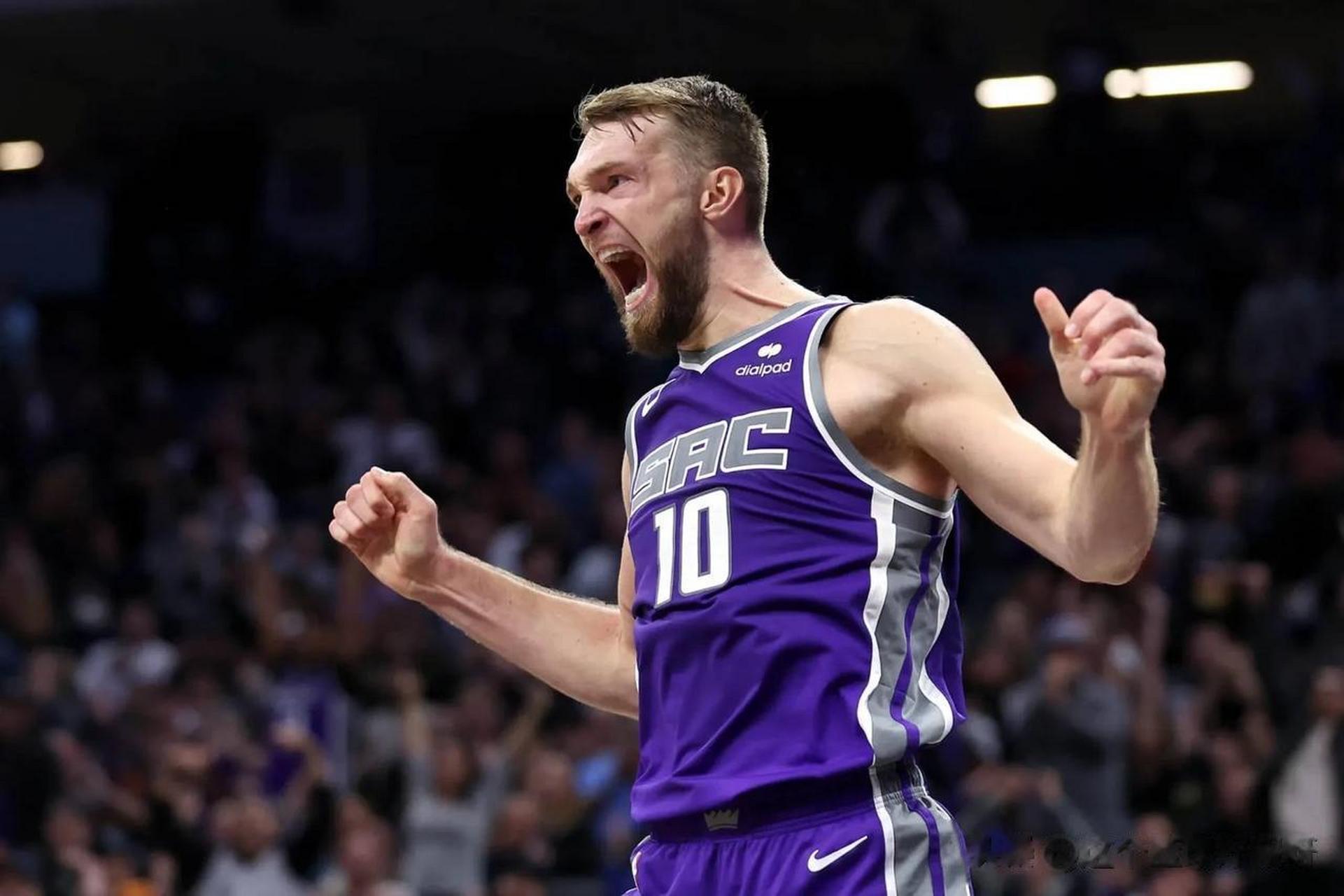 nba官方前脚发文,勇士球员格林胸口碎大石演砸了,被禁赛一场.
