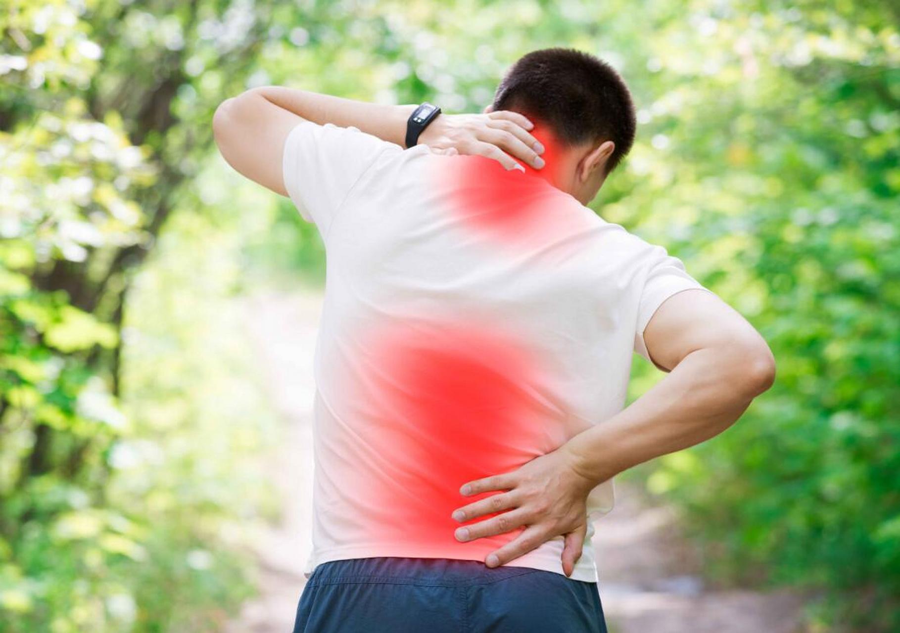 五种后背疼,是心脏在求救 第一种:一些后背疼是与心脏有关联的,当然