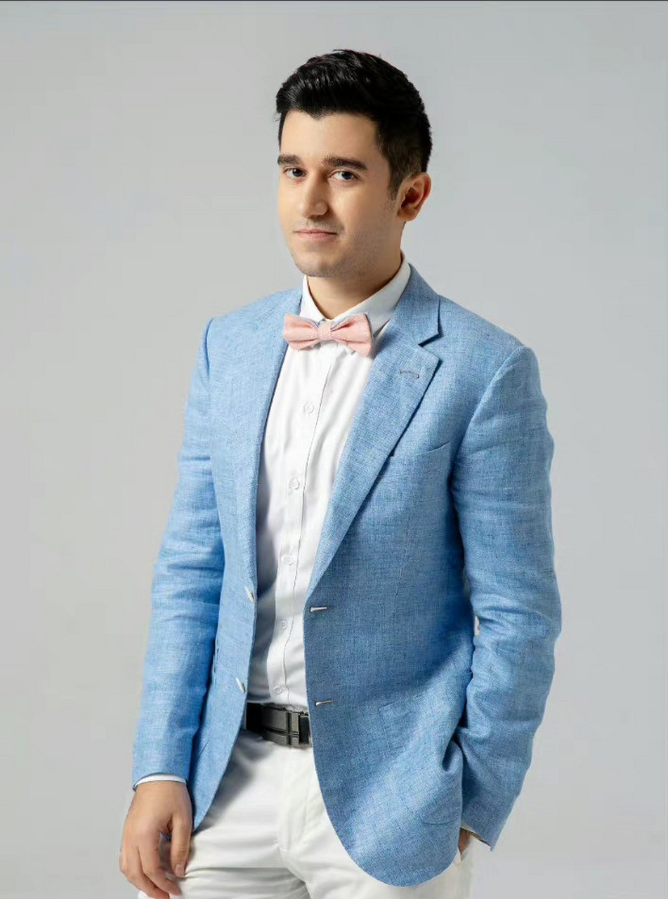 上海电视台双语主持人arash@华波波arashestilaf 今日凌晨发博透露