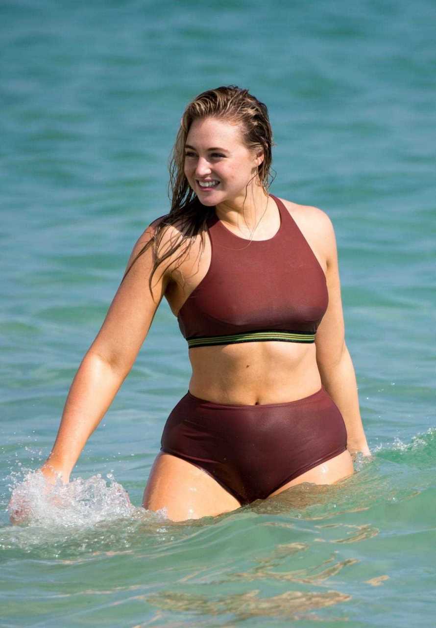 "最美大码模特"伊斯卡·劳伦斯(iskra lawrence),身高175 cm,体重88kg