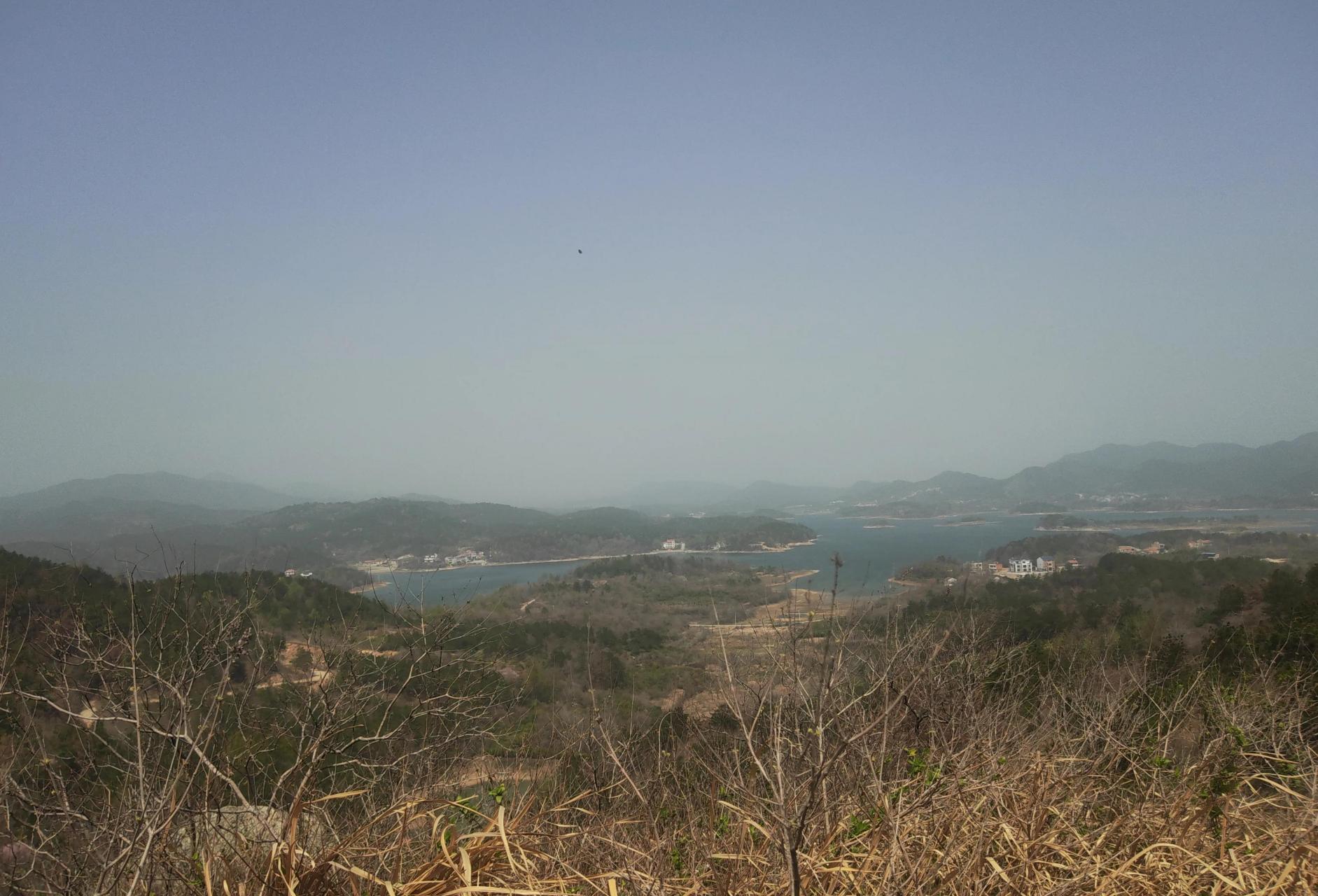 院基寺水库(又称月亮湖)位于武汉市黄陂区长轩岭镇境内西北山中,水库