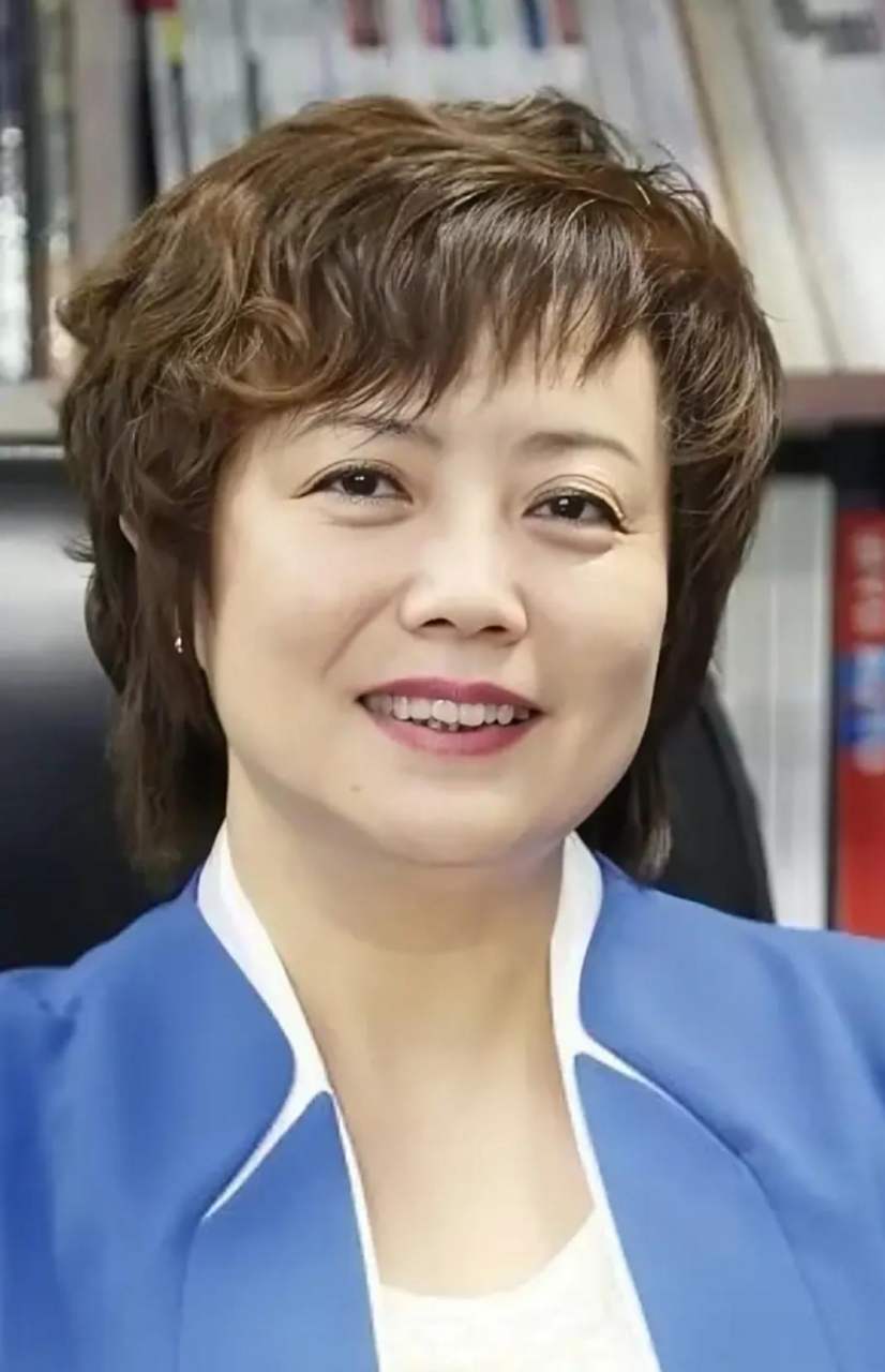 比亚迪总裁王传福的妻子李柯,她质朴干练,善良漂亮,且深爱王传福!