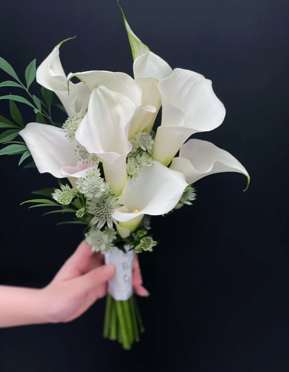 马蹄莲手捧花 马蹄莲手捧花,代表着忠贞不渝的爱情和永结同心的承诺.