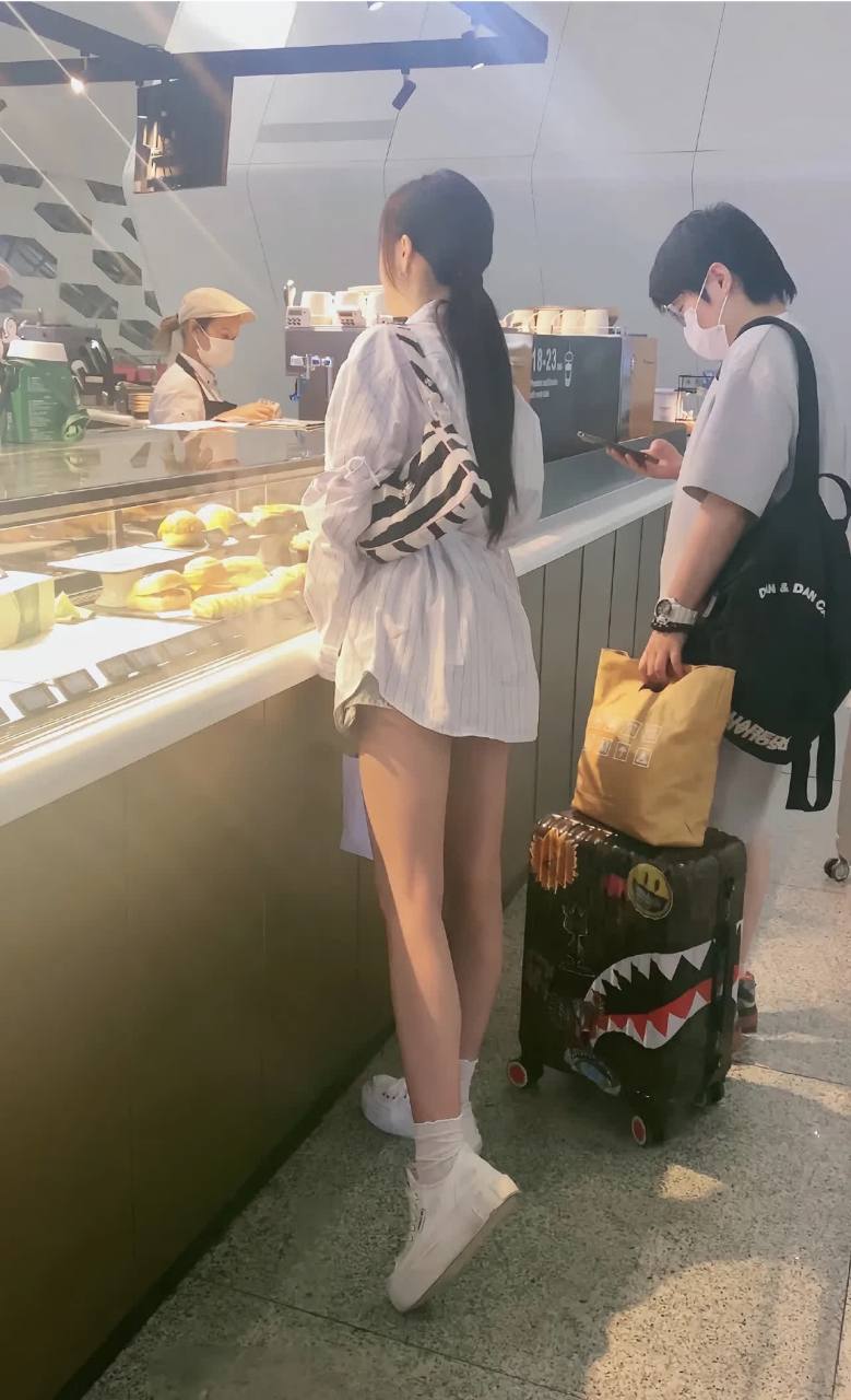 吴宣仪的腿又细又直[二哈]