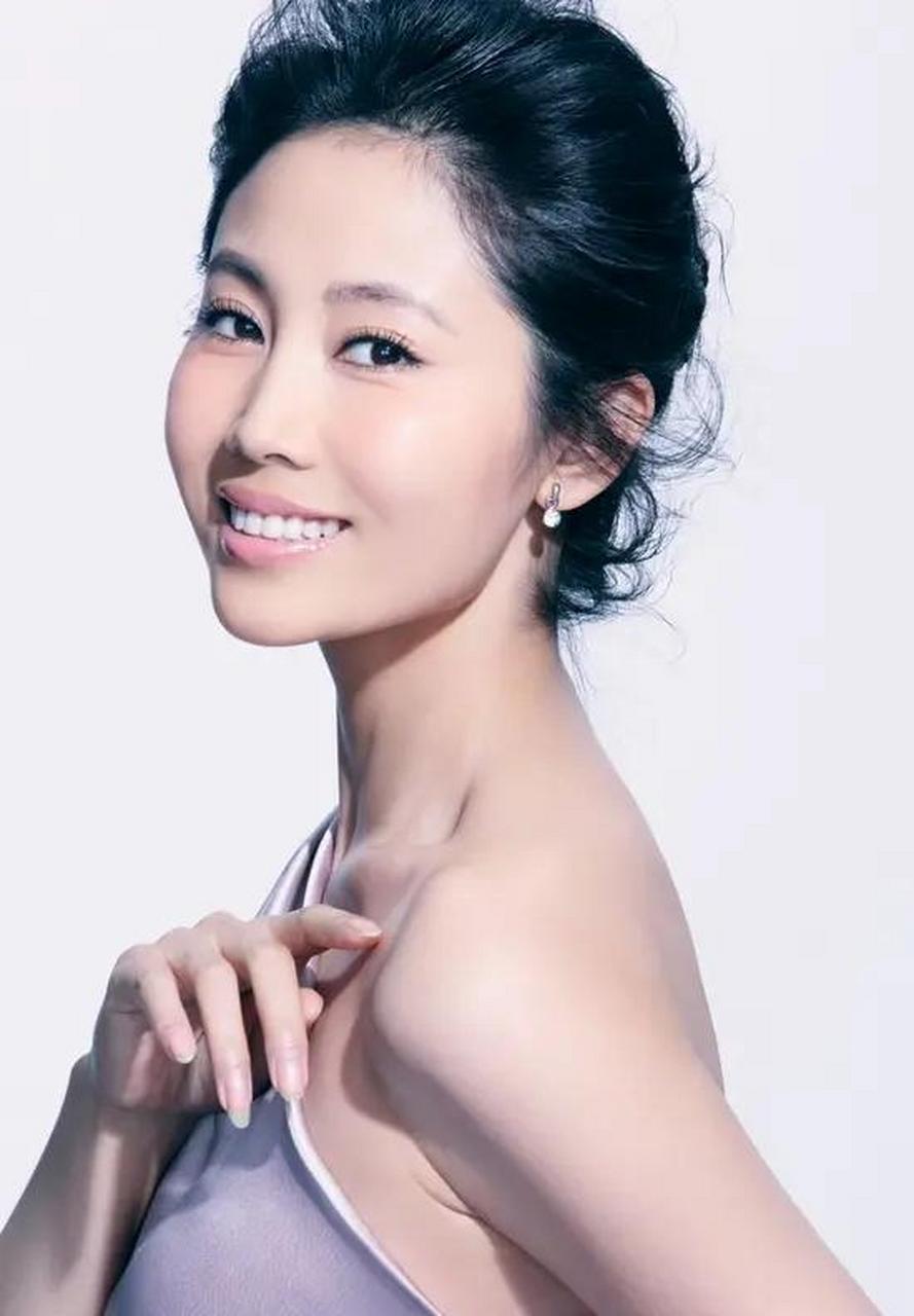 茗洋娱乐—美女明星-李芯逸