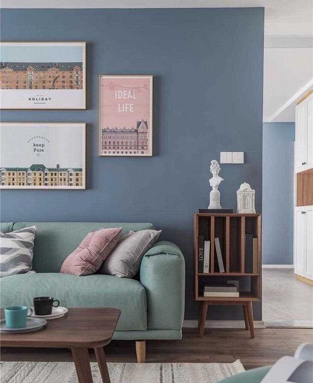 130㎡北欧三居 ,客厅灰绿色沙发搭配灰蓝色墙面,视觉上淡雅同时不失